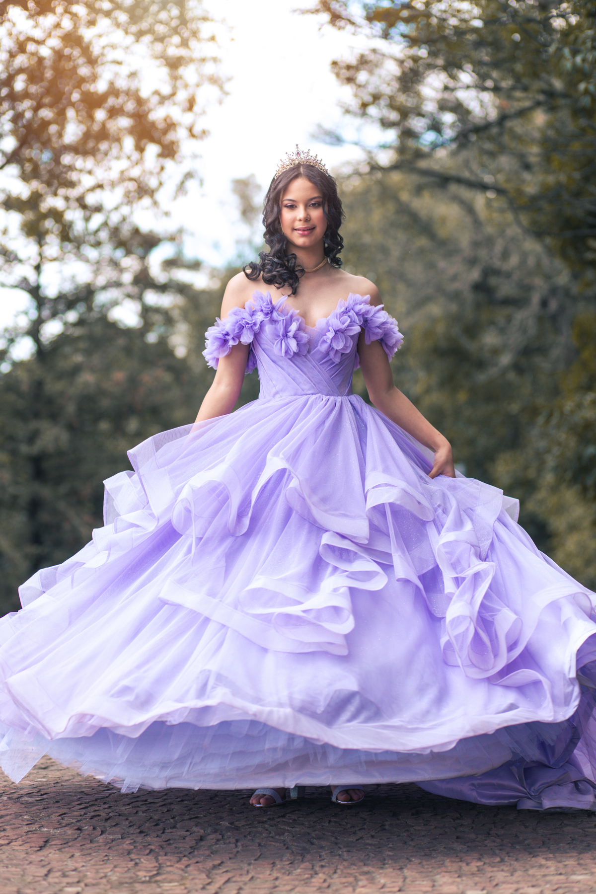 ensaio fotográfico, 15 anos, debutante, Museu do Ipiranga, museu, natureza, campo, vestido de debutante, luz natural, sol, elegância, juventude, celebração, flores, fotos externas, ensaio ao ar livre, beleza natural, sorriso, espontaneidade, emoção