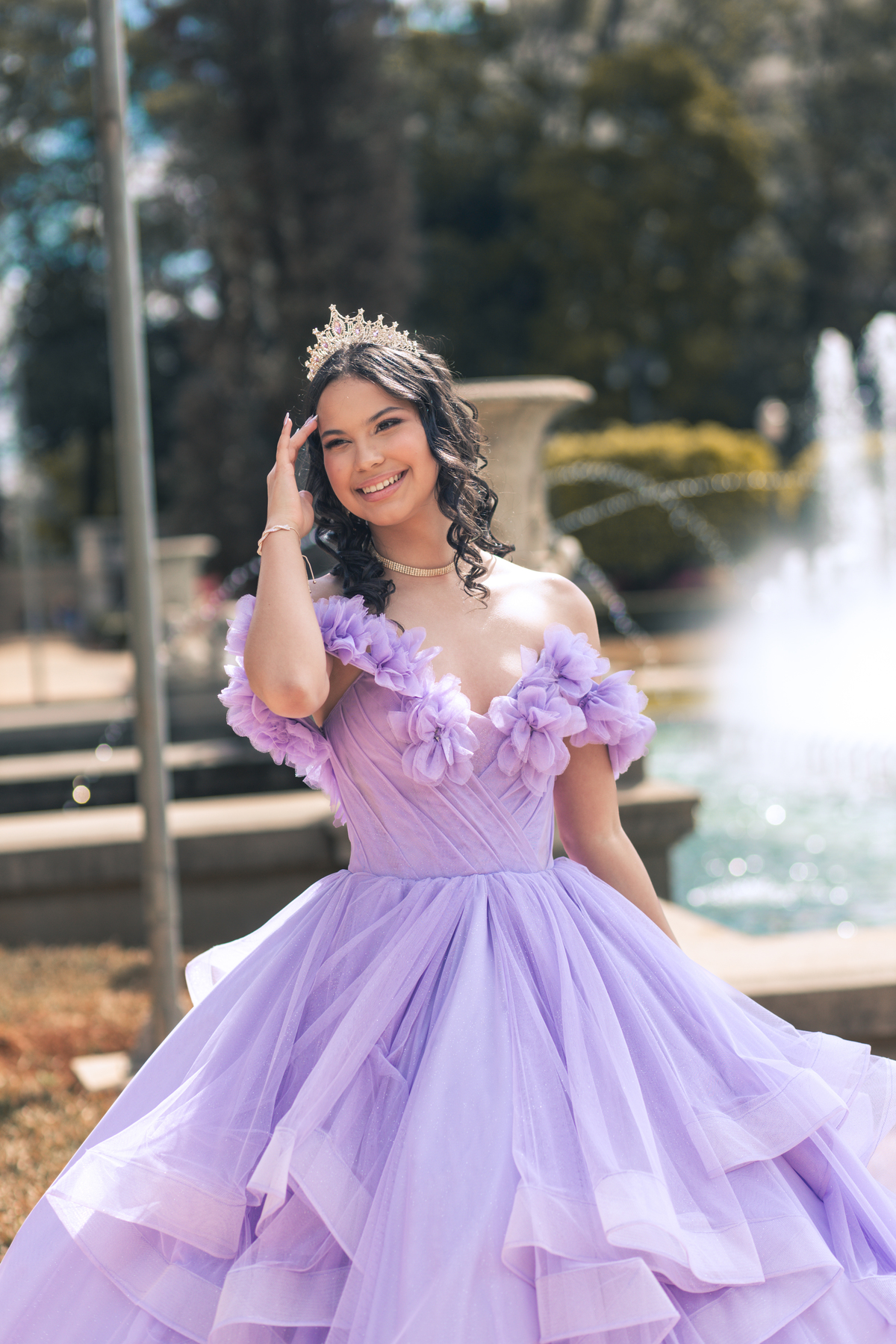 ensaio fotográfico, 15 anos, debutante, Museu do Ipiranga, museu, natureza, campo, vestido de debutante, luz natural, sol, elegância, juventude, celebração, flores, fotos externas, ensaio ao ar livre, beleza natural, sorriso, espontaneidade, emoção