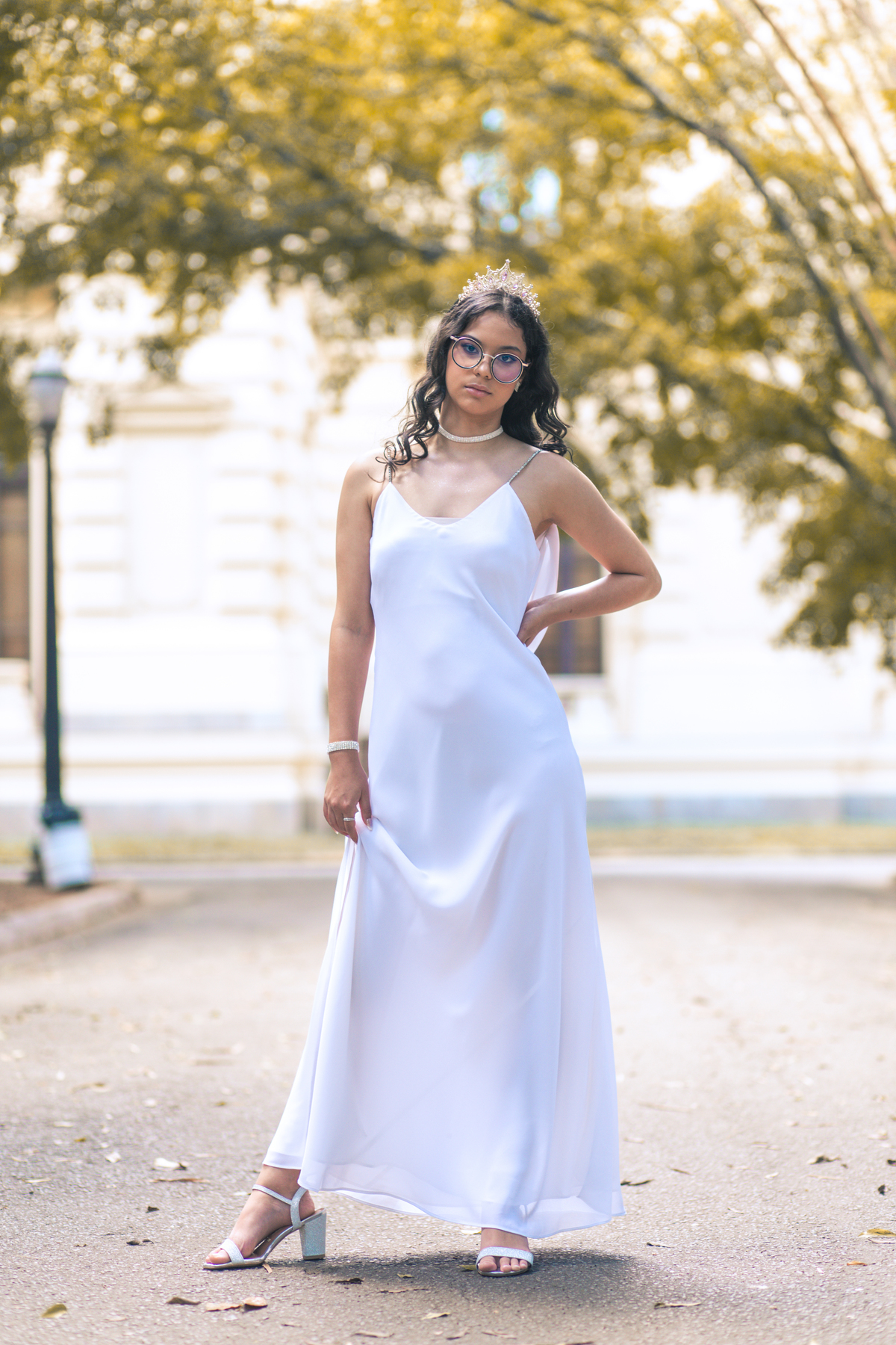 ensaio fotográfico, 15 anos, debutante, Museu do Ipiranga, museu, natureza, campo, vestido de debutante, luz natural, sol, elegância, juventude, celebração, flores, fotos externas, ensaio ao ar livre, beleza natural, sorriso, espontaneidade, emoção