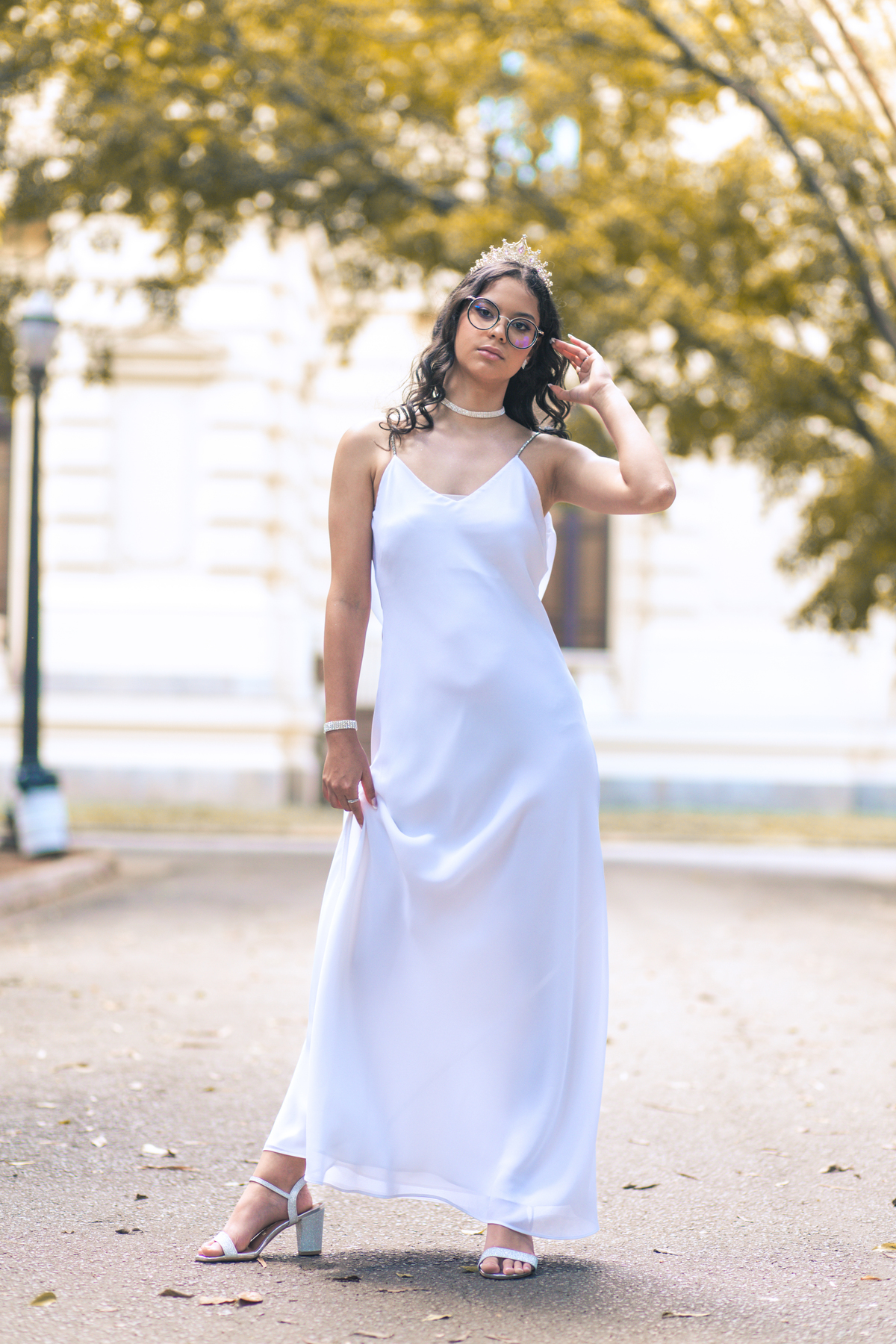ensaio fotográfico, 15 anos, debutante, Museu do Ipiranga, museu, natureza, campo, vestido de debutante, luz natural, sol, elegância, juventude, celebração, flores, fotos externas, ensaio ao ar livre, beleza natural, sorriso, espontaneidade, emoção