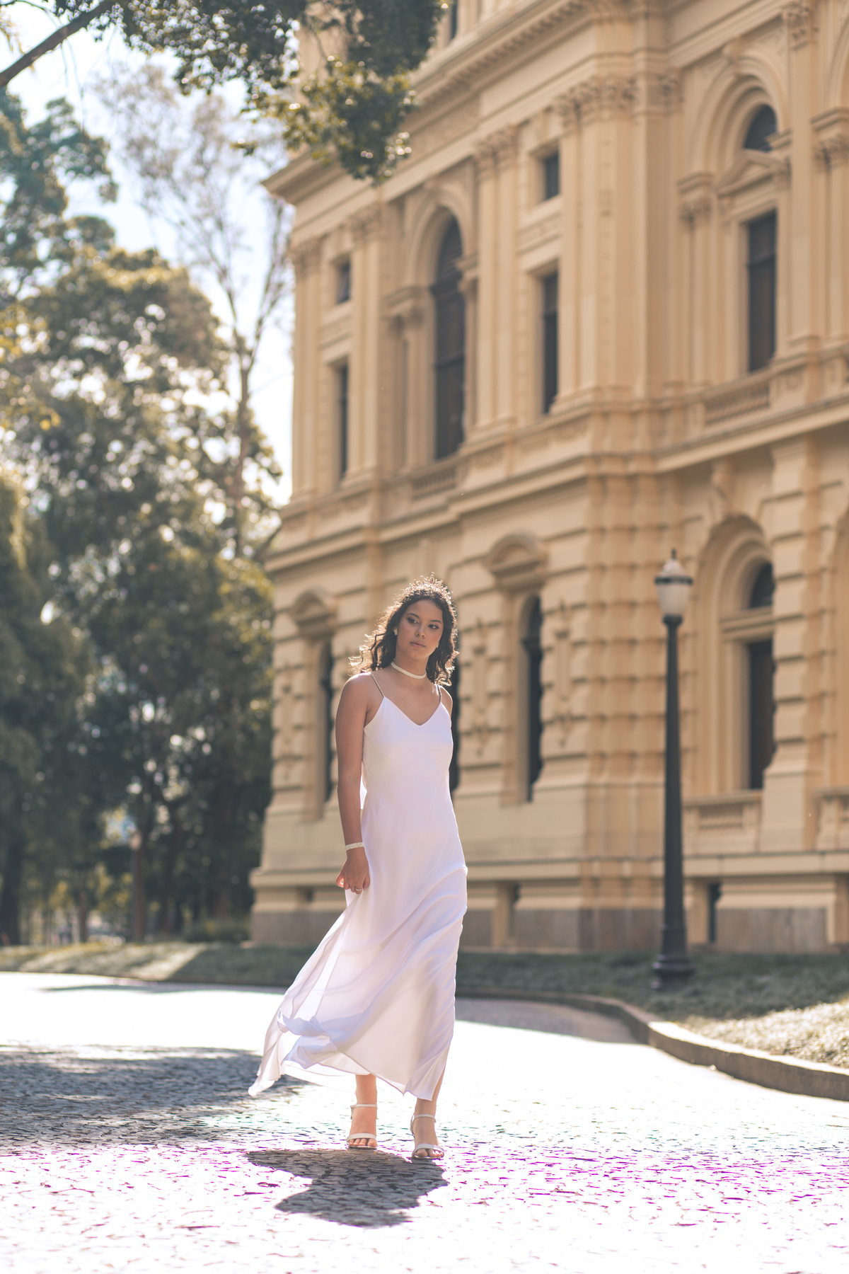 ensaio fotográfico, 15 anos, debutante, Museu do Ipiranga, museu, natureza, campo, vestido de debutante, luz natural, sol, elegância, juventude, celebração, flores, fotos externas, ensaio ao ar livre, beleza natural, sorriso, espontaneidade, emoção