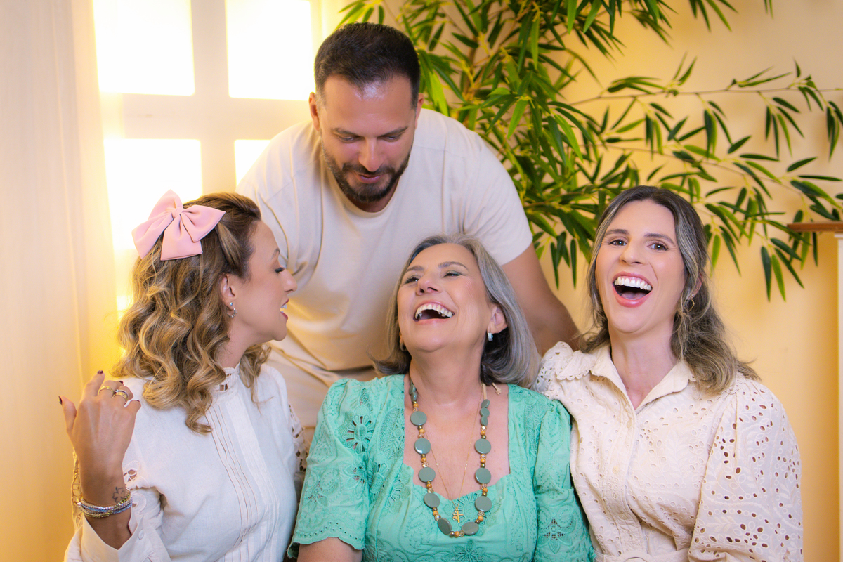 Ensaio família, dia das mães, filhos, carinho, foto irmãos, cenário, momentos, fotografia, ensaio fotográfico, memória, mãe