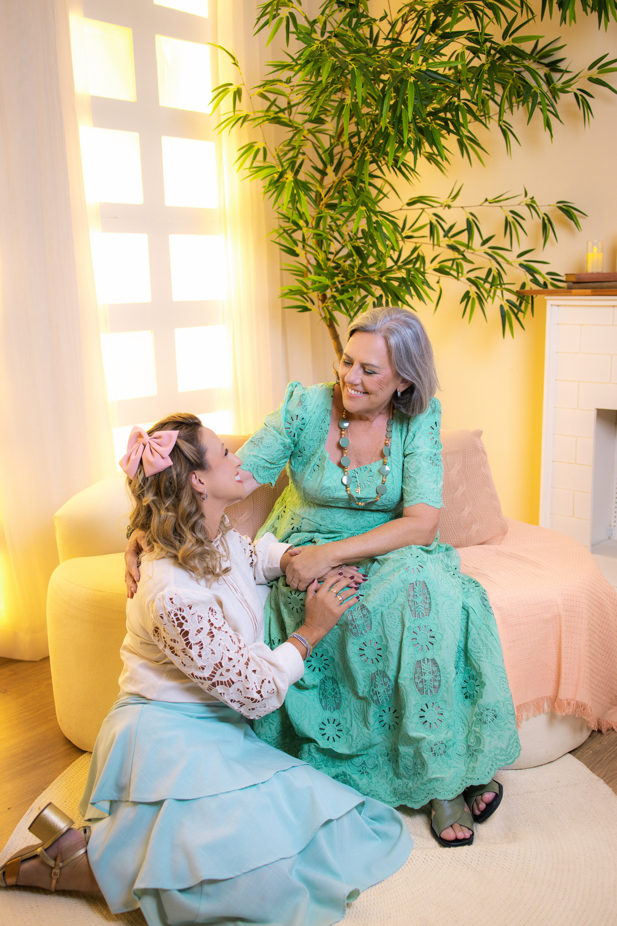 Ensaio família, dia das mães, filhos, carinho, foto irmãos, cenário, momentos, fotografia, ensaio fotográfico, memória, mãe