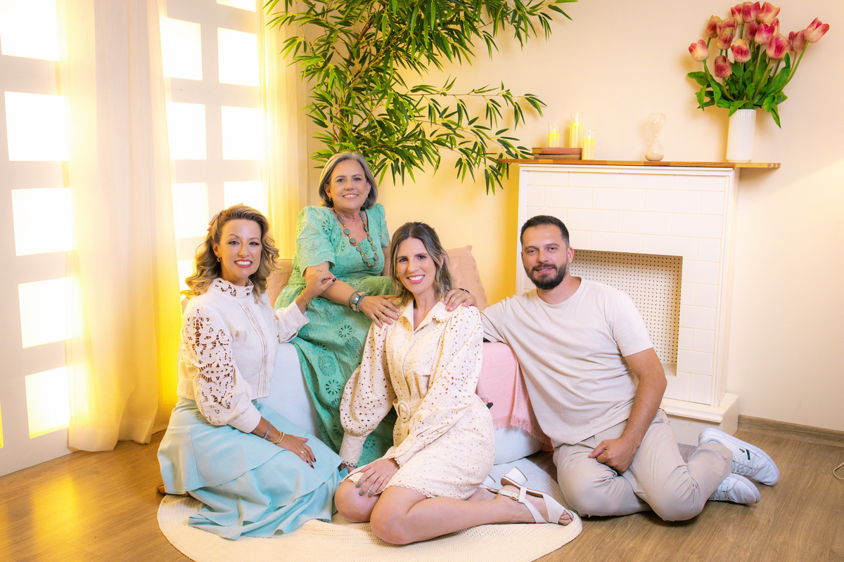 Ensaio família, dia das mães, filhos, carinho, foto irmãos, cenário, momentos, fotografia, ensaio fotográfico, memória, mãe