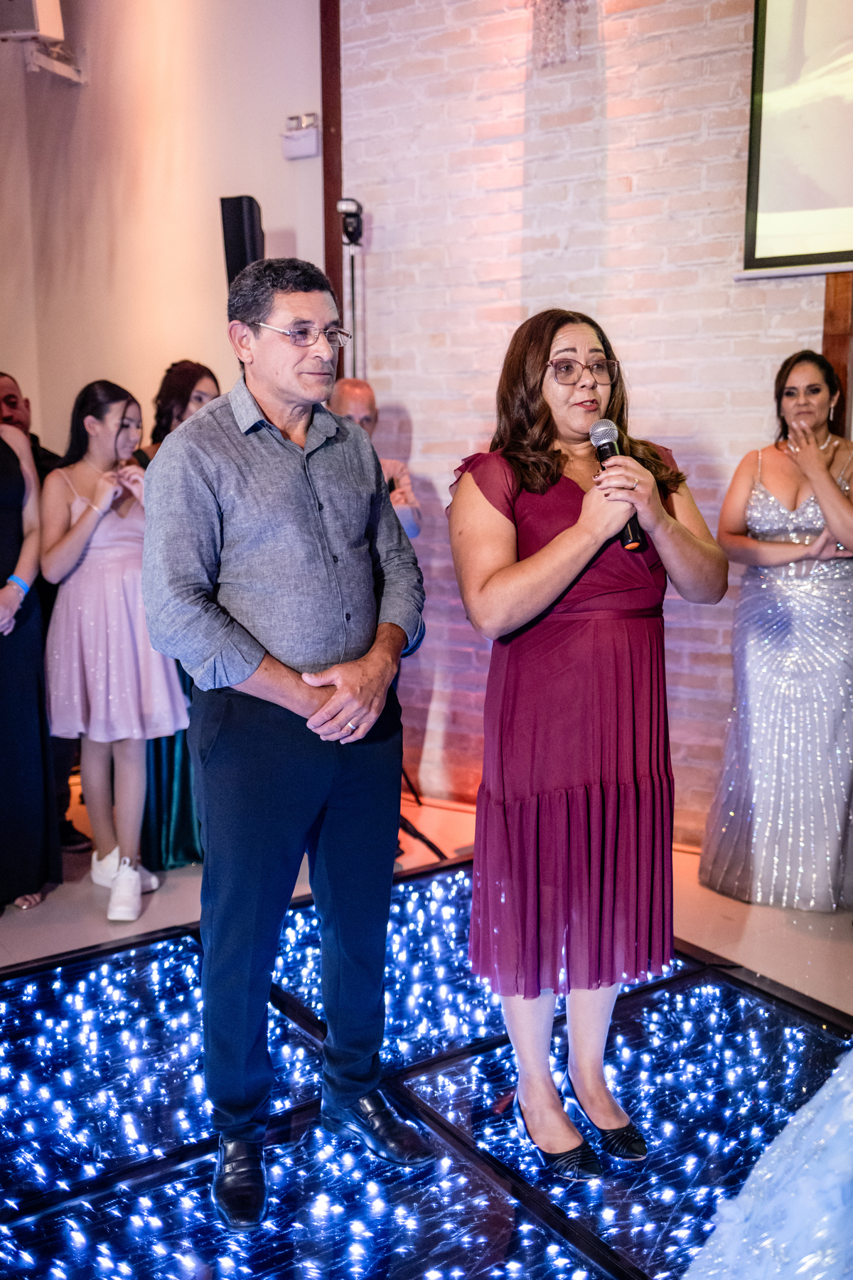 15anos, debutante, festade15anos, xvanos, decoracaode15anos, festaglam, decoracaomoderna, neonparty, festasofisticada, fotografiadeeventos, eventos15anos, decoracaodebutante, partydecor, cenário, brilho, requinte, estilo, decoração, vestido, balada