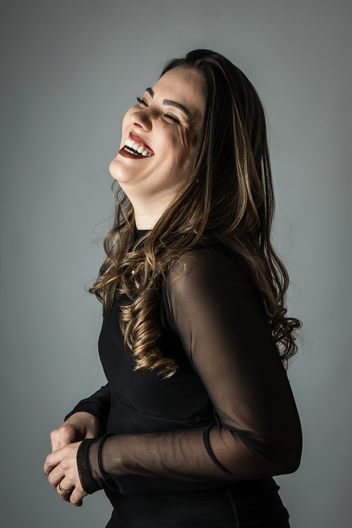 #EnsaioFeminino #FotografiaFeminina #RetratoFeminino #EnsaioEmEstudio #FotografiaEmEstudio #MulheresQueInspiram #FotografiaAutoral #BelezaNatural #EssênciaFeminina #Retratos #FotografiaProfissional #Mulher #EnsaioFotografico