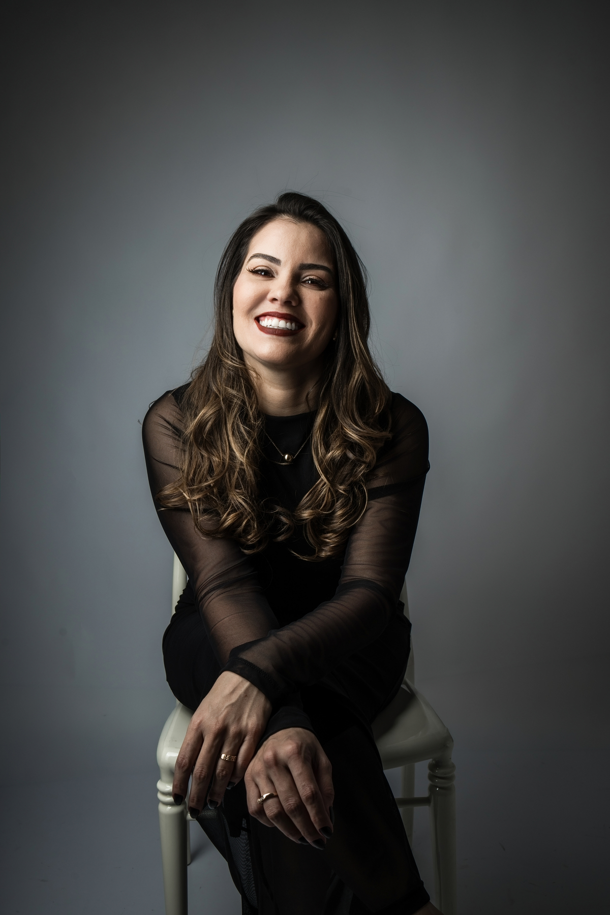 #EnsaioFeminino #FotografiaFeminina #RetratoFeminino #EnsaioEmEstudio #FotografiaEmEstudio #MulheresQueInspiram #FotografiaAutoral #BelezaNatural #EssênciaFeminina #Retratos #FotografiaProfissional #Mulher #EnsaioFotografico