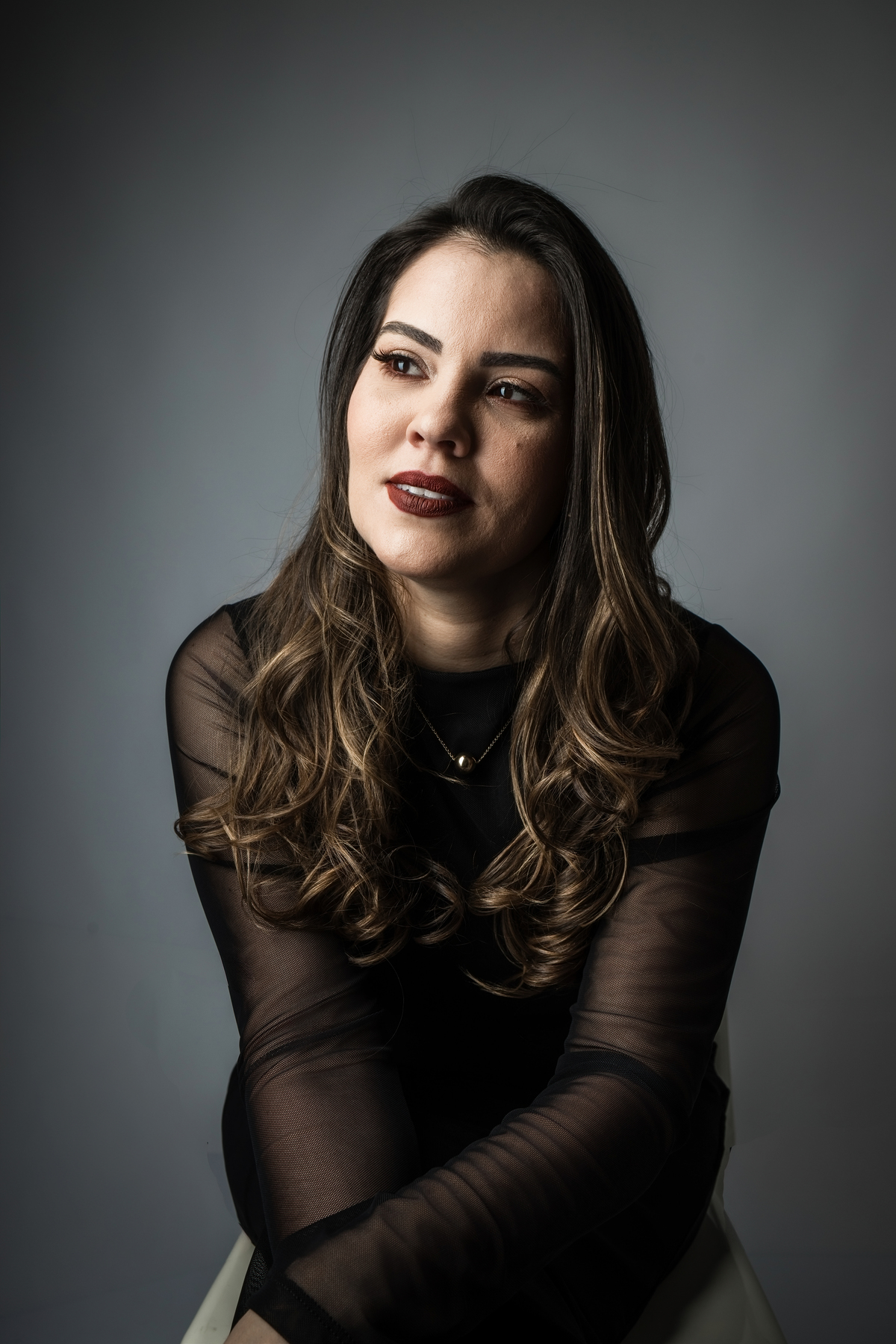#EnsaioFeminino #FotografiaFeminina #RetratoFeminino #EnsaioEmEstudio #FotografiaEmEstudio #MulheresQueInspiram #FotografiaAutoral #BelezaNatural #EssênciaFeminina #Retratos #FotografiaProfissional #Mulher #EnsaioFotografico