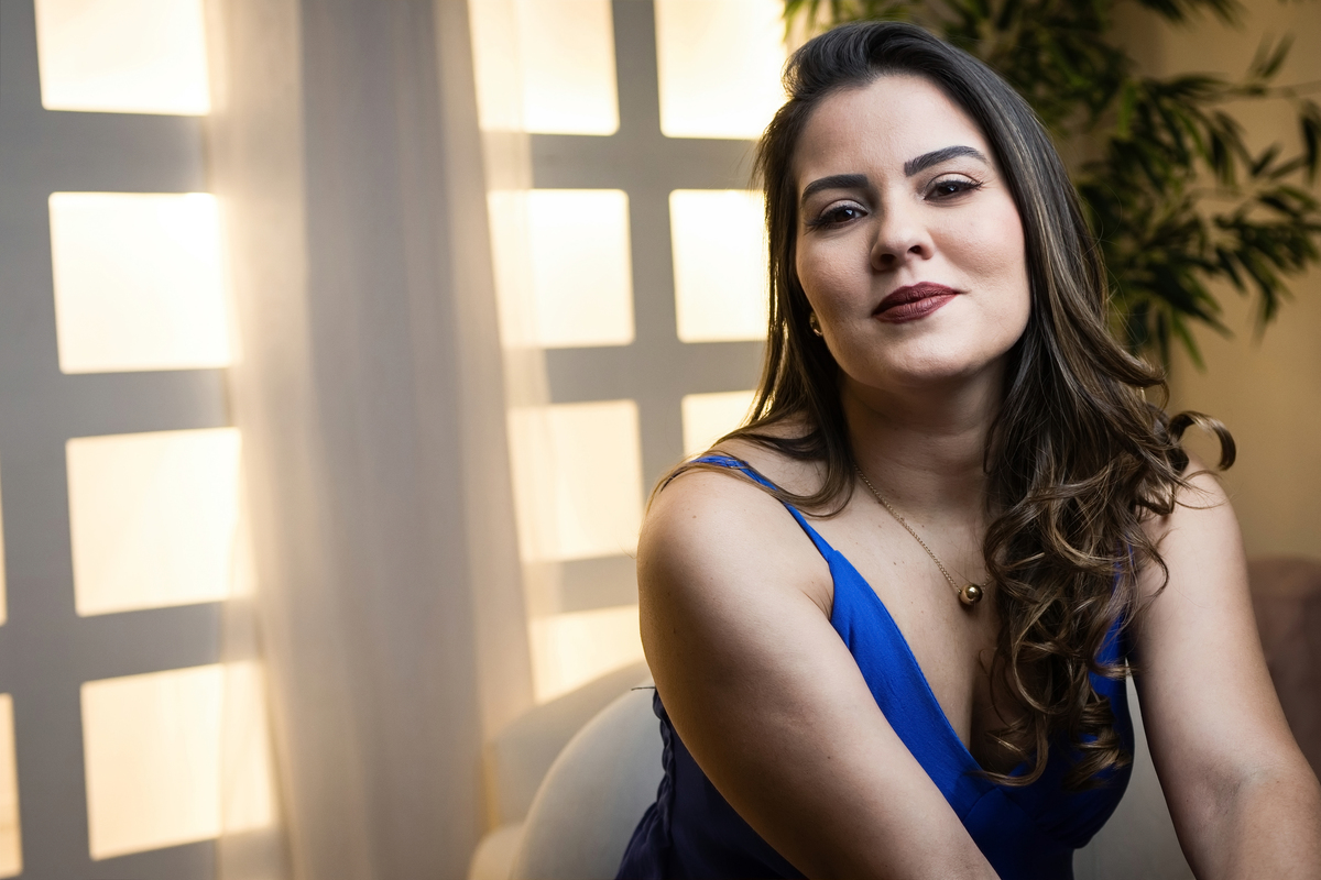 #EnsaioFeminino #FotografiaFeminina #RetratoFeminino #EnsaioEmEstudio #FotografiaEmEstudio #MulheresQueInspiram #FotografiaAutoral #BelezaNatural #EssênciaFeminina #Retratos #FotografiaProfissional #Mulher #EnsaioFotografico