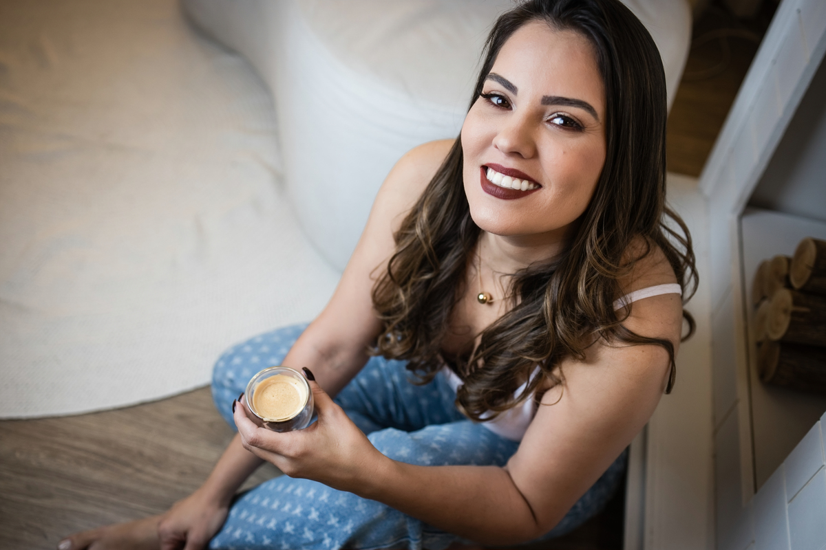 #EnsaioFeminino #FotografiaFeminina #RetratoFeminino #EnsaioEmEstudio #FotografiaEmEstudio #MulheresQueInspiram #FotografiaAutoral #BelezaNatural #EssênciaFeminina #Retratos #FotografiaProfissional #Mulher #EnsaioFotografico