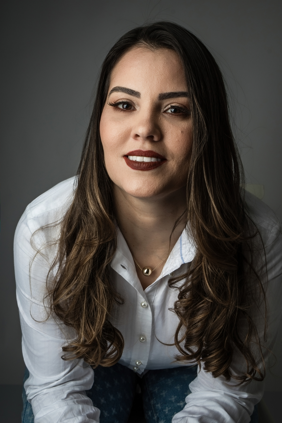 #EnsaioFeminino #FotografiaFeminina #RetratoFeminino #EnsaioEmEstudio #FotografiaEmEstudio #MulheresQueInspiram #FotografiaAutoral #BelezaNatural #EssênciaFeminina #Retratos #FotografiaProfissional #Mulher #EnsaioFotografico