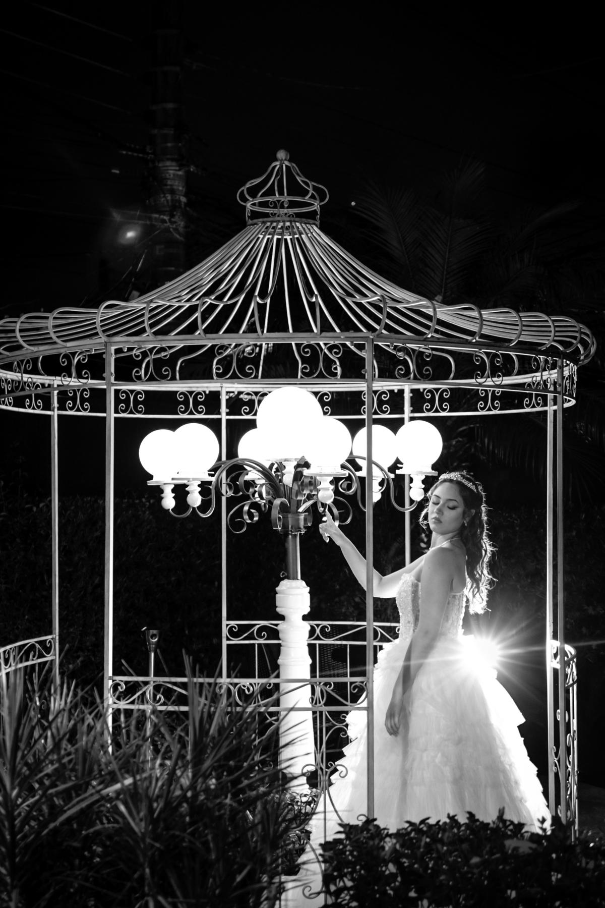 15anos, debutante, festade15anos, xvanos, decoracaode15anos, festaglam, decoracaomoderna, neonparty, festasofisticada, fotografiadeeventos, eventos15anos, decoracaodebutante, partydecor, cenário, brilho, requinte, estilo, decoração, vestido, balada