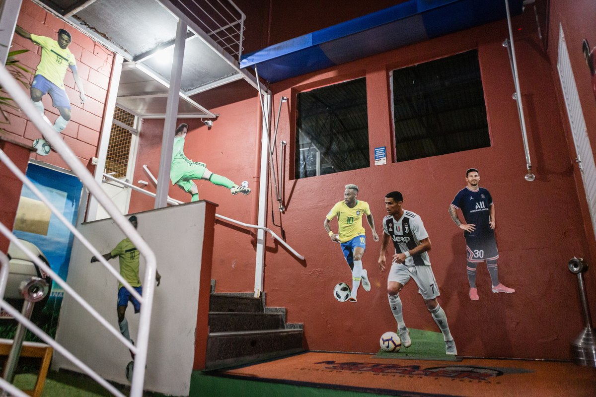 Futebol, jogador, Soccer, atacante, São Paulo Futebol Clube, Zagueiro, aniversário, decoração, buffet infantil, quadra de futebol, gramado sintético, criança, fotografia de criança, festa de aniversário, bola de futebol, parabéns, jogador caro, drible, co