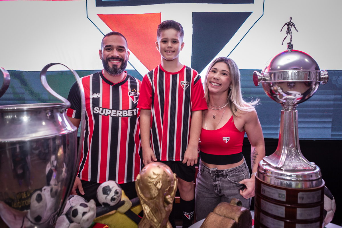 Futebol, jogador, Soccer, atacante, São Paulo Futebol Clube, Zagueiro, aniversário, decoração, buffet infantil, quadra de futebol, gramado sintético, criança, fotografia de criança, festa de aniversário, bola de futebol, parabéns, jogador caro, drible, co