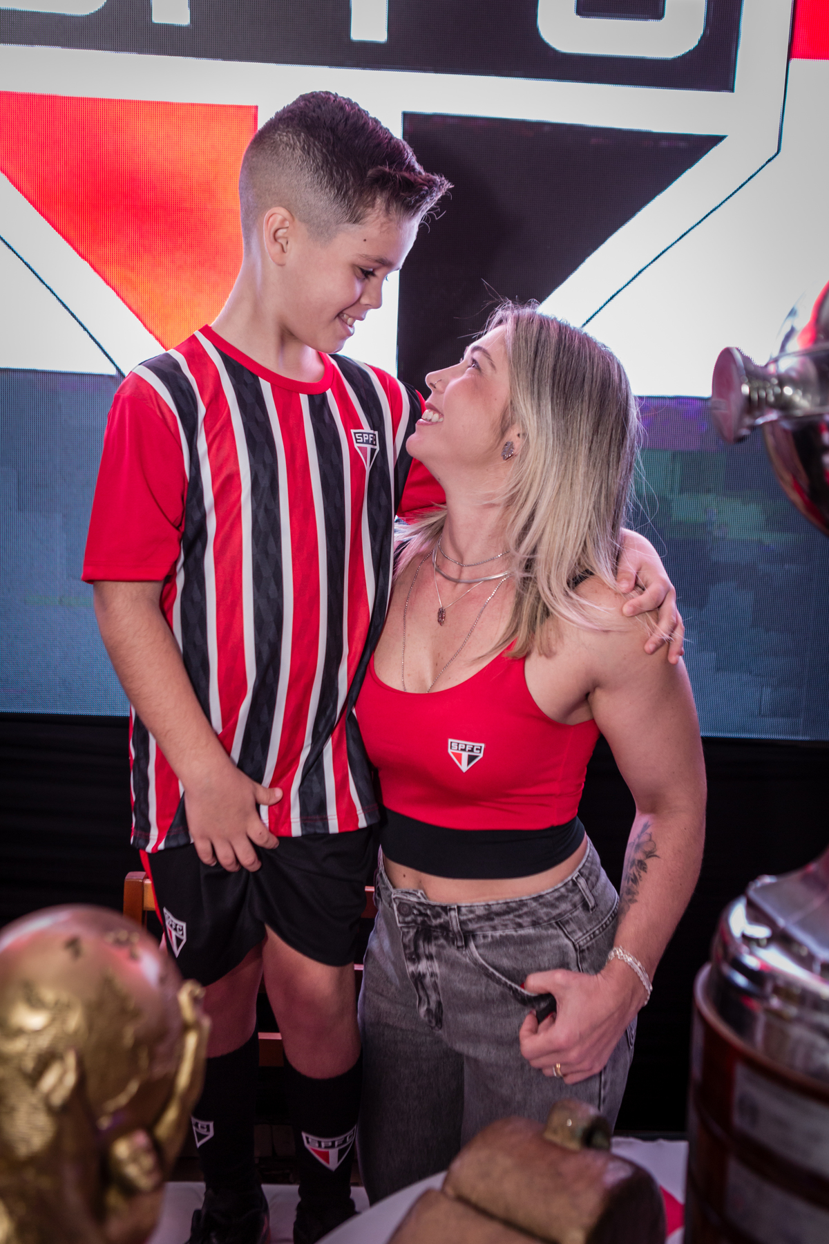 Futebol, jogador, Soccer, atacante, São Paulo Futebol Clube, Zagueiro, aniversário, decoração, buffet infantil, quadra de futebol, gramado sintético, criança, fotografia de criança, festa de aniversário, bola de futebol, parabéns, jogador caro, drible, co