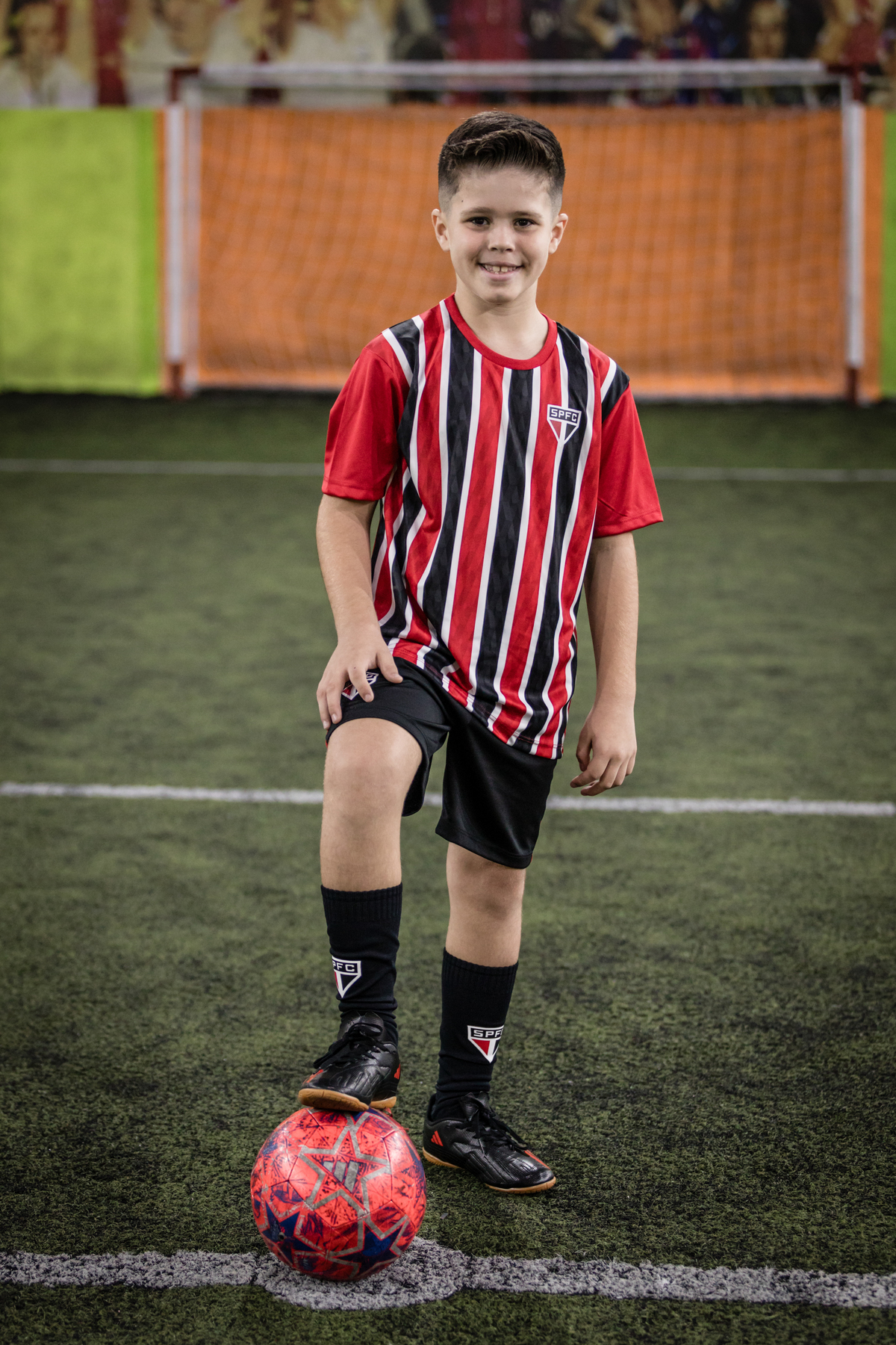 Futebol, jogador, Soccer, atacante, São Paulo Futebol Clube, Zagueiro, aniversário, decoração, buffet infantil, quadra de futebol, gramado sintético, criança, fotografia de criança, festa de aniversário, bola de futebol, parabéns, jogador caro, drible, co