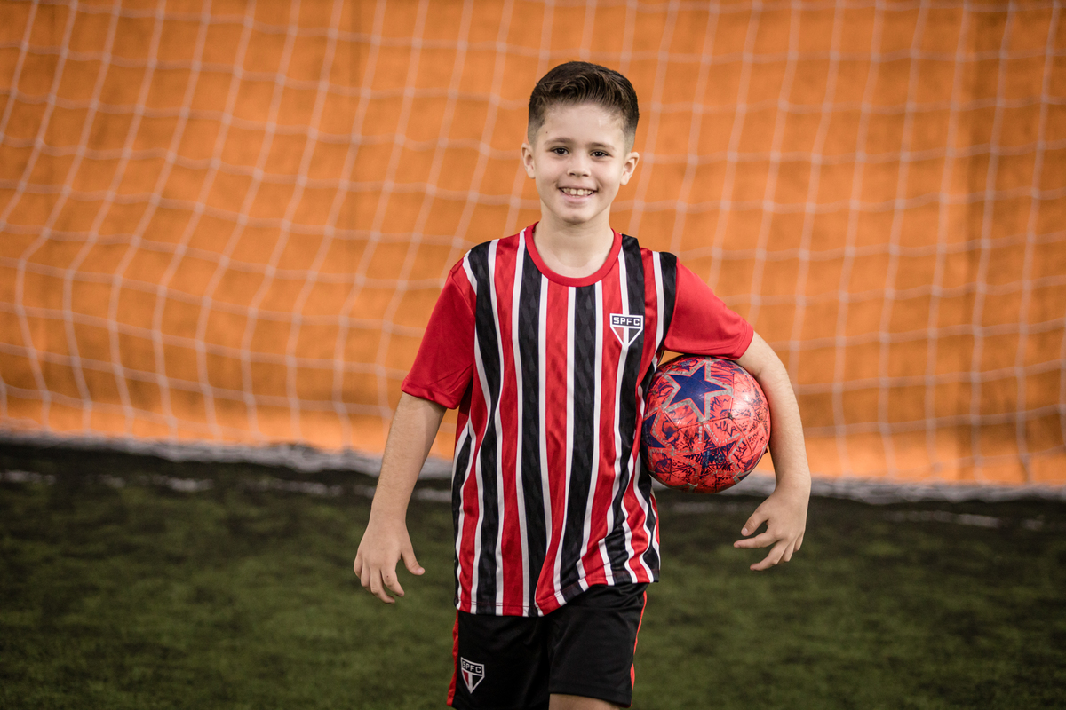 Futebol, jogador, Soccer, atacante, São Paulo Futebol Clube, Zagueiro, aniversário, decoração, buffet infantil, quadra de futebol, gramado sintético, criança, fotografia de criança, festa de aniversário, bola de futebol, parabéns, jogador caro, drible, co
