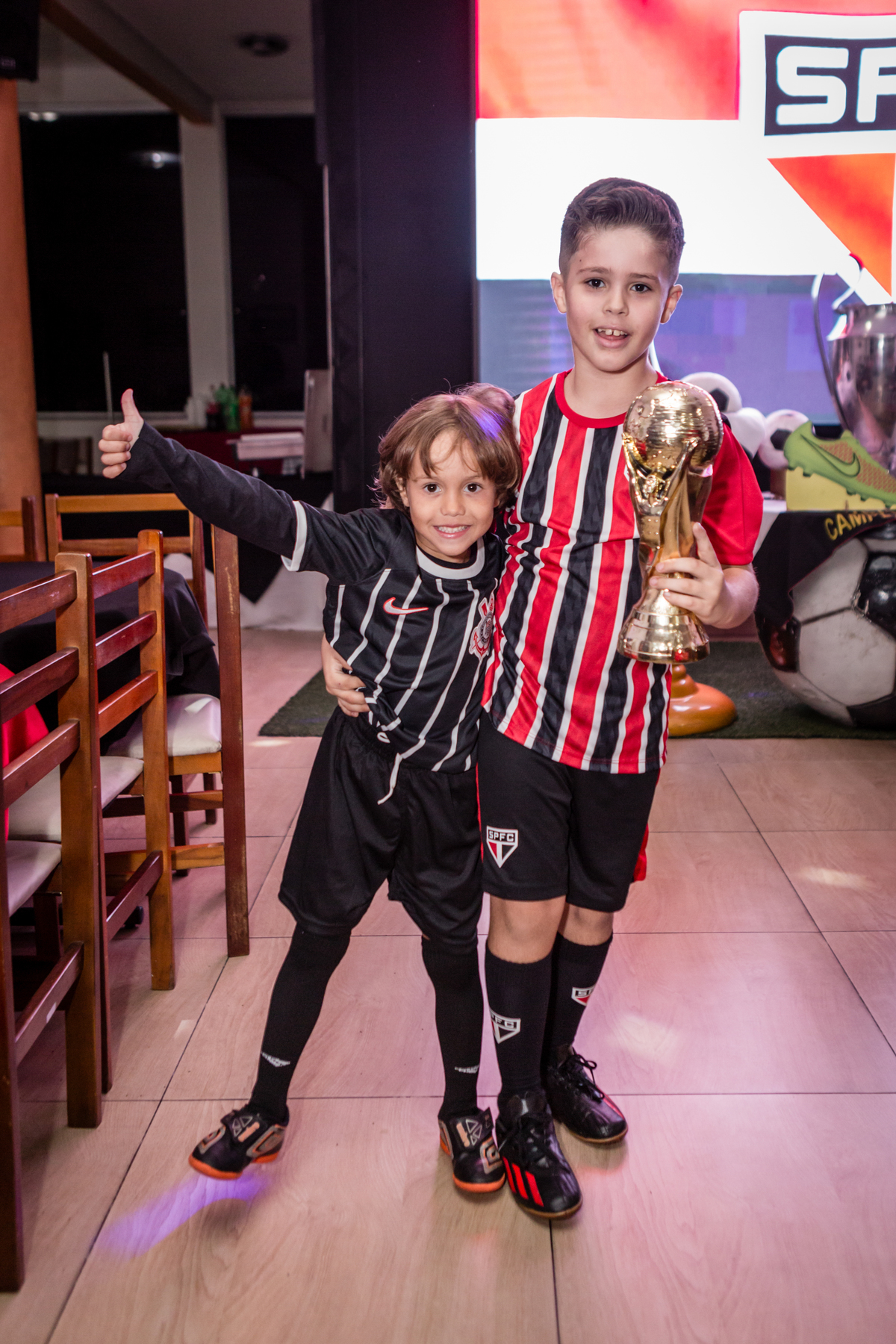 Futebol, jogador, Soccer, atacante, São Paulo Futebol Clube, Zagueiro, aniversário, decoração, buffet infantil, quadra de futebol, gramado sintético, criança, fotografia de criança, festa de aniversário, bola de futebol, parabéns, jogador caro, drible, co
