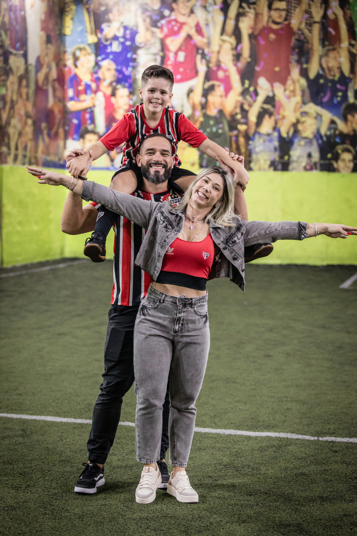 Futebol, jogador, Soccer, atacante, São Paulo Futebol Clube, Zagueiro, aniversário, decoração, buffet infantil, quadra de futebol, gramado sintético, criança, fotografia de criança, festa de aniversário, bola de futebol, parabéns, jogador caro, drible, co