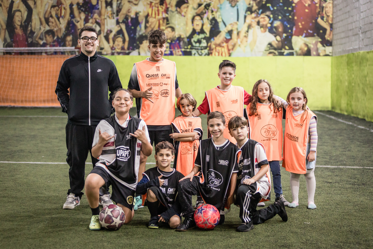Futebol, jogador, Soccer, atacante, São Paulo Futebol Clube, Zagueiro, aniversário, decoração, buffet infantil, quadra de futebol, gramado sintético, criança, fotografia de criança, festa de aniversário, bola de futebol, parabéns, jogador caro, drible, co