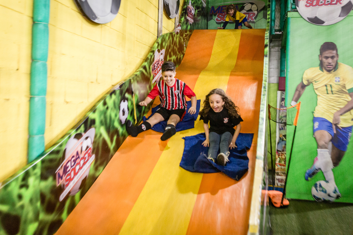 Futebol, jogador, Soccer, atacante, São Paulo Futebol Clube, Zagueiro, aniversário, decoração, buffet infantil, quadra de futebol, gramado sintético, criança, fotografia de criança, festa de aniversário, bola de futebol, parabéns, jogador caro, drible, co