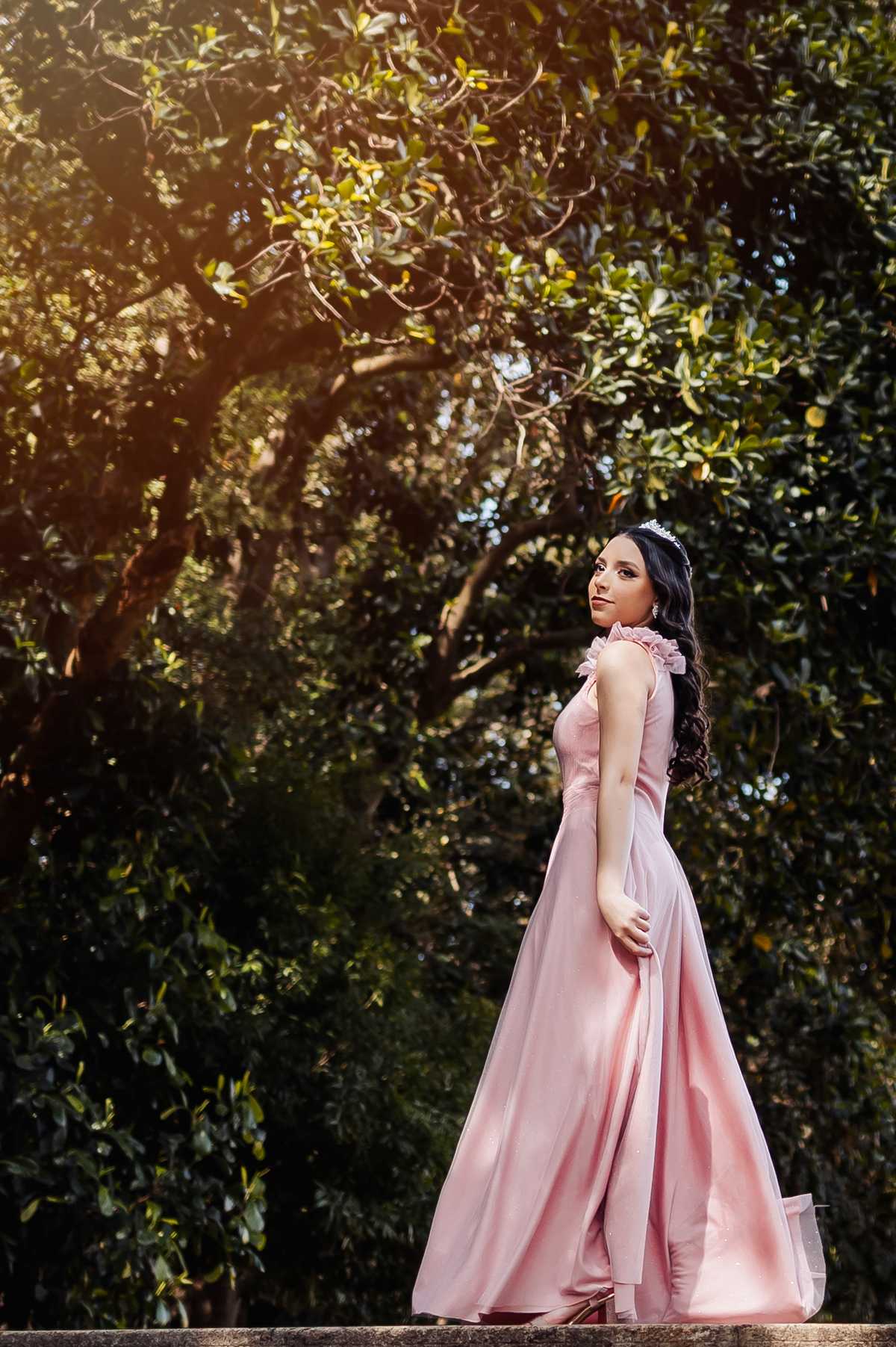 ensaio fotográfico, 15 anos, debutante, Museu do Ipiranga , museu, natureza, campo, vestido de debutante, luz natural, sol, elegância, juventude, celebração, flores, fotos externas, ensaio ao ar livre, beleza natural, sorriso, espontaneidade, emoção