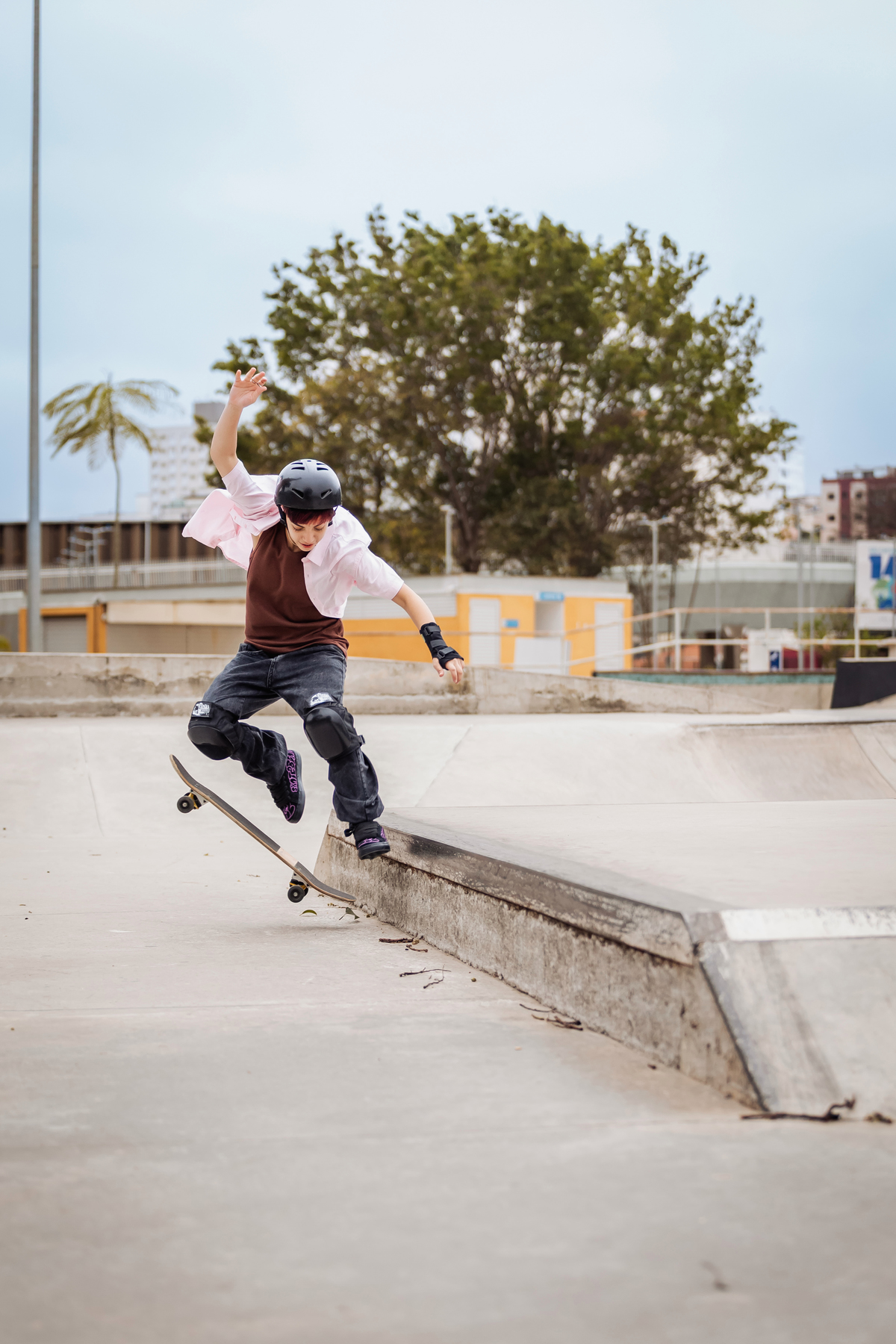 ensaio fotográfico, 16 anos, aniversário 16, Parque, skate, manobra, radical, pista de skate, urbano, natureza, alternativo, ensaio diferente luz natural, sol, elegância, juventude, celebração, flores, fotos externas, ensaio ao ar livre, beleza natural, s