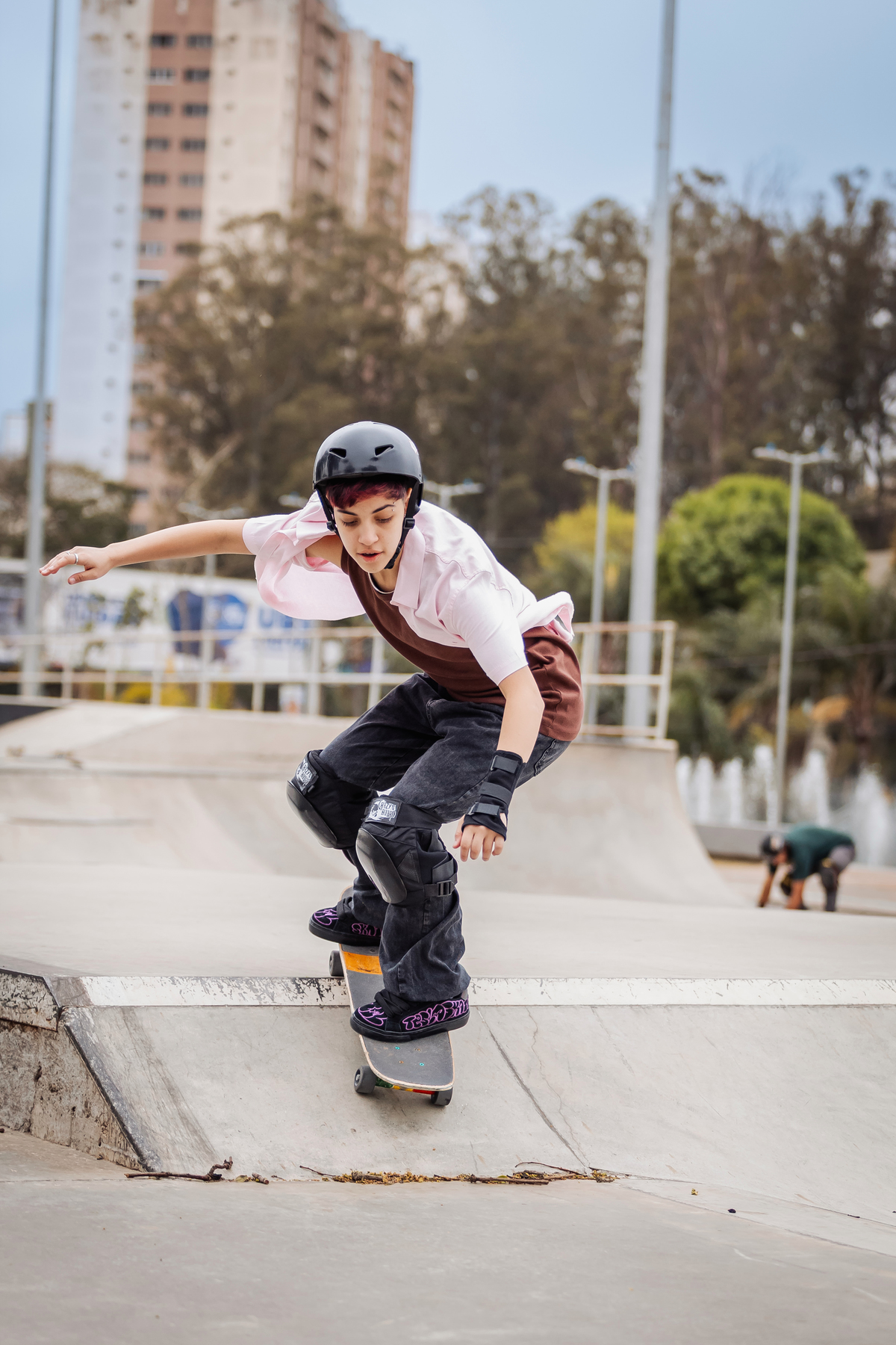 ensaio fotográfico, 16 anos, aniversário 16, Parque, skate, manobra, radical, pista de skate, urbano, natureza, alternativo, ensaio diferente luz natural, sol, elegância, juventude, celebração, flores, fotos externas, ensaio ao ar livre, beleza natural, s