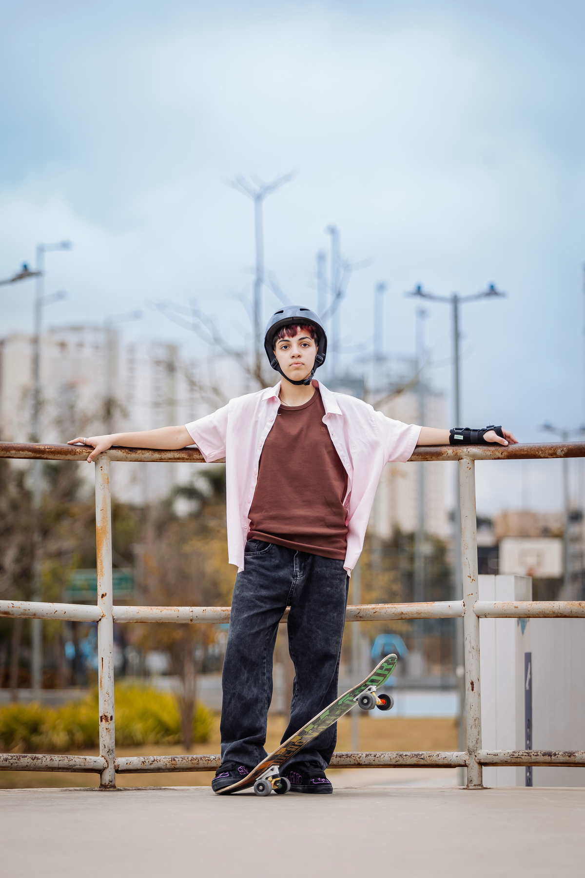 ensaio fotográfico, 16 anos, aniversário 16, Parque, skate, manobra, radical, pista de skate, urbano, natureza, alternativo, ensaio diferente luz natural, sol, elegância, juventude, celebração, flores, fotos externas, ensaio ao ar livre, beleza natural, s