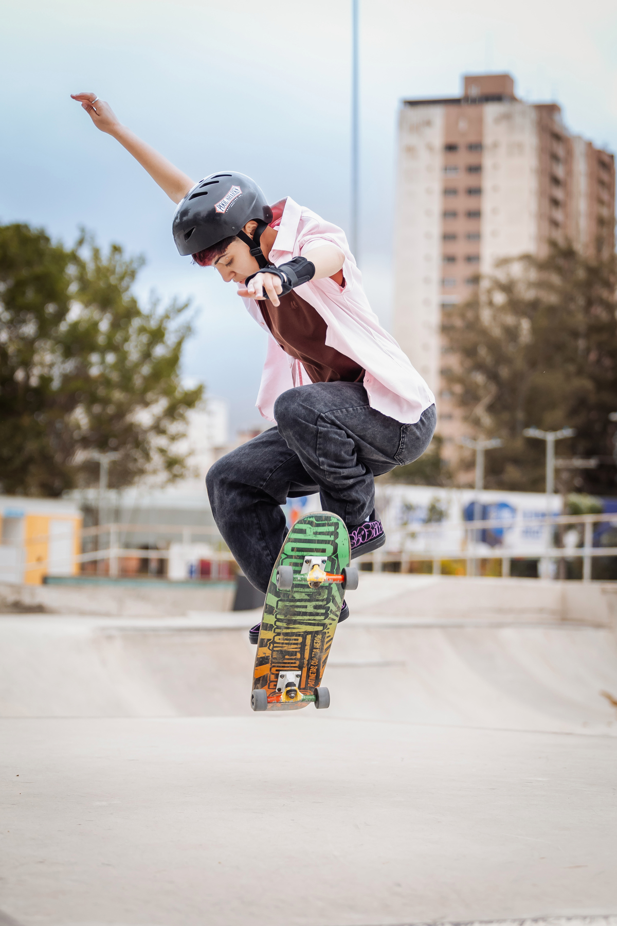 ensaio fotográfico, 16 anos, aniversário 16, Parque, skate, manobra, radical, pista de skate, urbano, natureza, alternativo, ensaio diferente luz natural, sol, elegância, juventude, celebração, flores, fotos externas, ensaio ao ar livre, beleza natural, s
