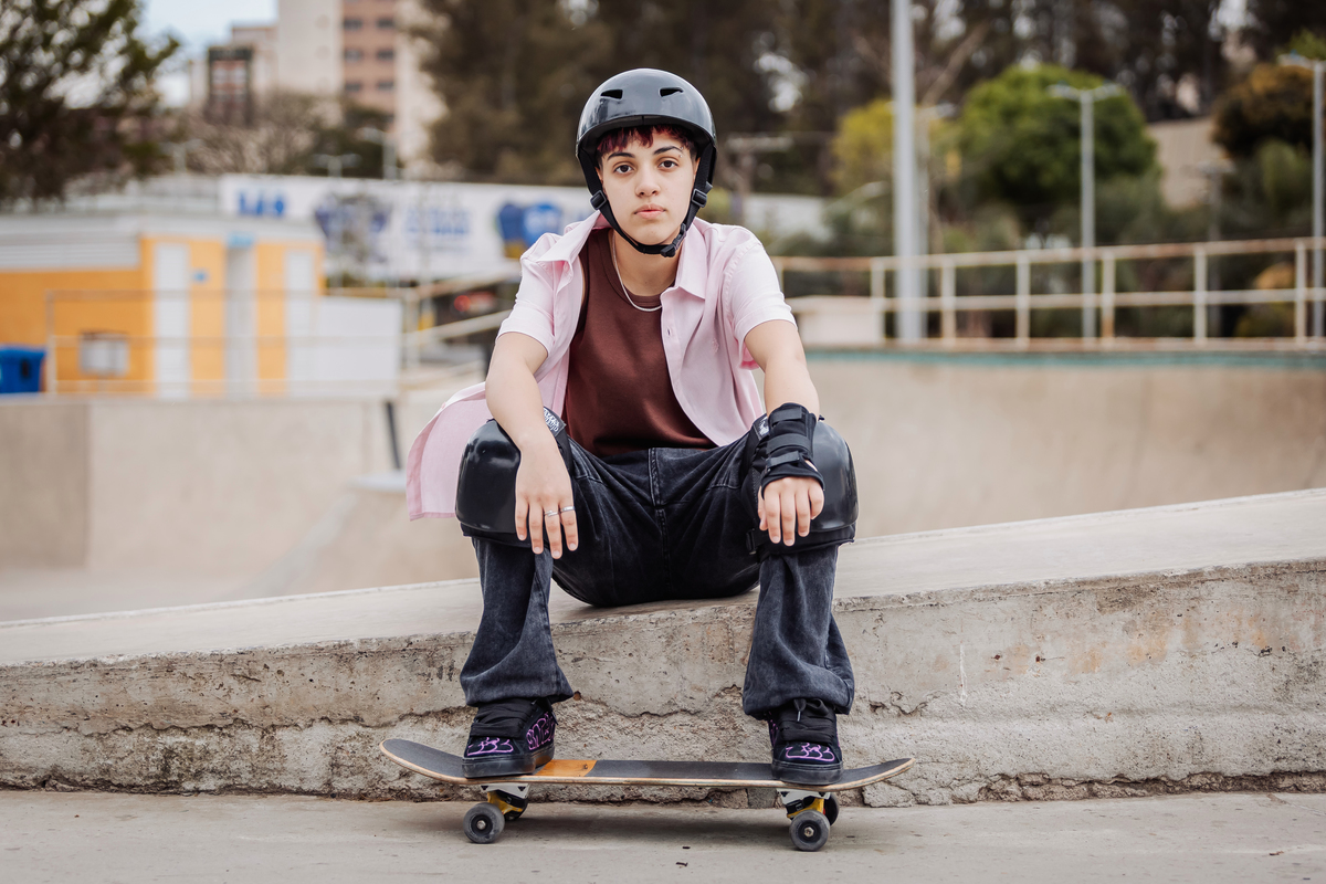 ensaio fotográfico, 16 anos, aniversário 16, Parque, skate, manobra, radical, pista de skate, urbano, natureza, alternativo, ensaio diferente luz natural, sol, elegância, juventude, celebração, flores, fotos externas, ensaio ao ar livre, beleza natural, s