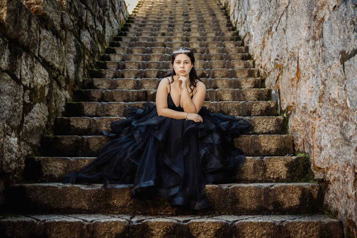 ensaio fotográfico, 15 anos, debutante, Paranapiacaba , museu, natureza, campo, vestido de debutante, luz natural, sol, elegância, juventude, celebração, flores, fotos externas, ensaio ao ar livre, beleza natural, sorriso, espontaneidade, emoção