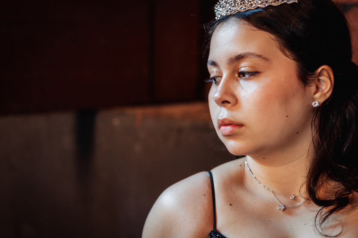 ensaio fotográfico, 15 anos, debutante, Paranapiacaba , museu, natureza, campo, vestido de debutante, luz natural, sol, elegância, juventude, celebração, flores, fotos externas, ensaio ao ar livre, beleza natural, sorriso, espontaneidade, emoção