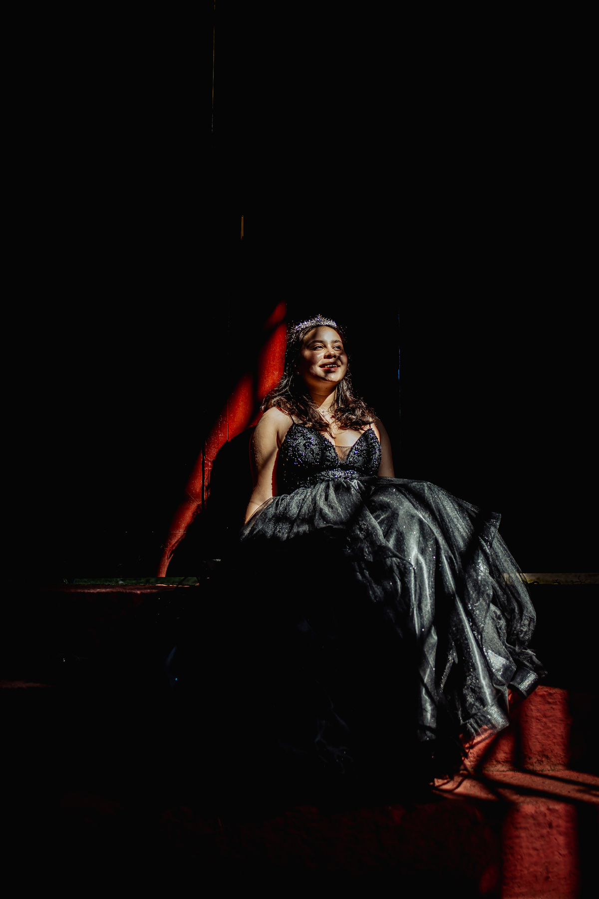 ensaio fotográfico, 15 anos, debutante, Paranapiacaba , museu, natureza, campo, vestido de debutante, luz natural, sol, elegância, juventude, celebração, flores, fotos externas, ensaio ao ar livre, beleza natural, sorriso, espontaneidade, emoção