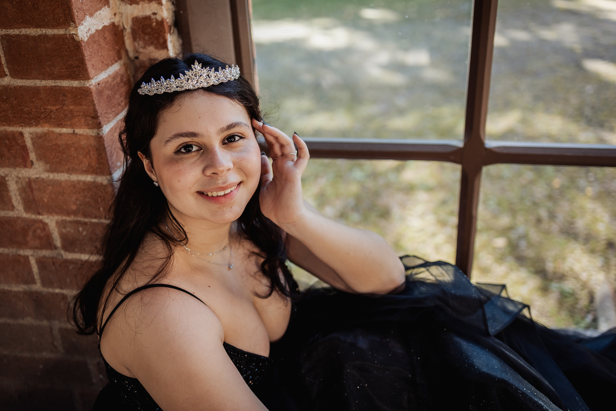 ensaio fotográfico, 15 anos, debutante, Paranapiacaba , museu, natureza, campo, vestido de debutante, luz natural, sol, elegância, juventude, celebração, flores, fotos externas, ensaio ao ar livre, beleza natural, sorriso, espontaneidade, emoção