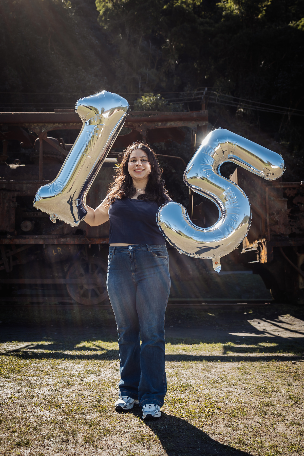 ensaio fotográfico, 15 anos, debutante, Paranapiacaba , museu, natureza, campo, vestido de debutante, luz natural, sol, elegância, juventude, celebração, flores, fotos externas, ensaio ao ar livre, beleza natural, sorriso, espontaneidade, emoção