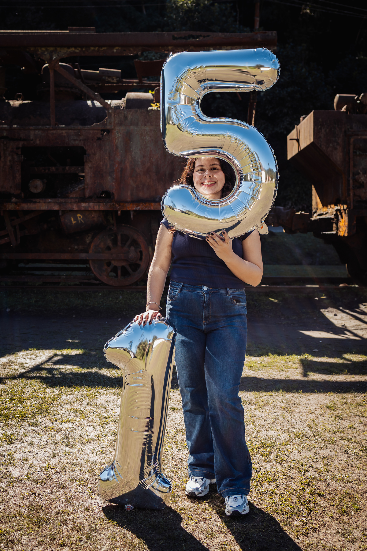 ensaio fotográfico, 15 anos, debutante, Paranapiacaba , museu, natureza, campo, vestido de debutante, luz natural, sol, elegância, juventude, celebração, flores, fotos externas, ensaio ao ar livre, beleza natural, sorriso, espontaneidade, emoção