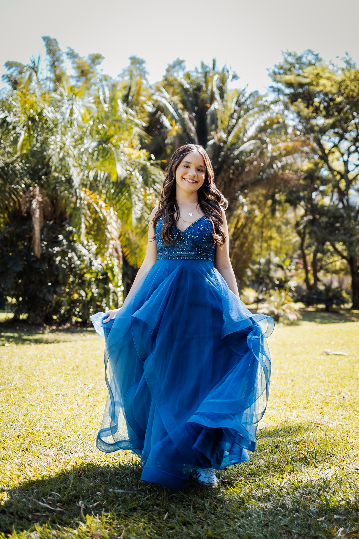 ensaio fotográfico, 15 anos, debutante, Jardim Botânico , museu, natureza, campo, vestido de debutante, luz natural, sol, elegância, juventude, celebração, flores, fotos externas, ensaio ao ar livre, beleza natural, sorriso, espontaneidade, emoção