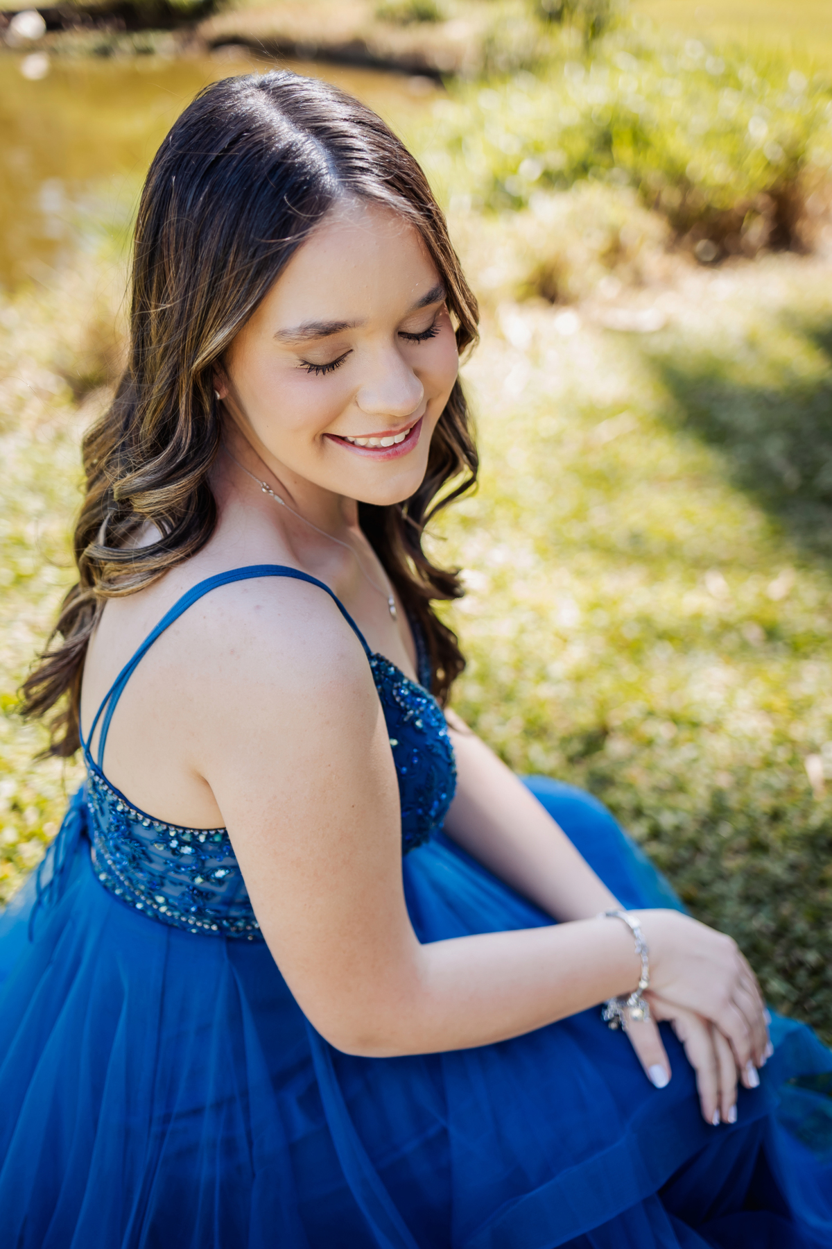 ensaio fotográfico, 15 anos, debutante, Jardim Botânico , museu, natureza, campo, vestido de debutante, luz natural, sol, elegância, juventude, celebração, flores, fotos externas, ensaio ao ar livre, beleza natural, sorriso, espontaneidade, emoção