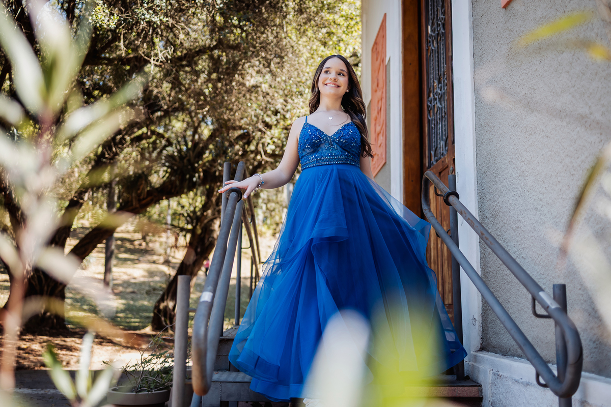 ensaio fotográfico, 15 anos, debutante, Jardim Botânico , museu, natureza, campo, vestido de debutante, luz natural, sol, elegância, juventude, celebração, flores, fotos externas, ensaio ao ar livre, beleza natural, sorriso, espontaneidade, emoção