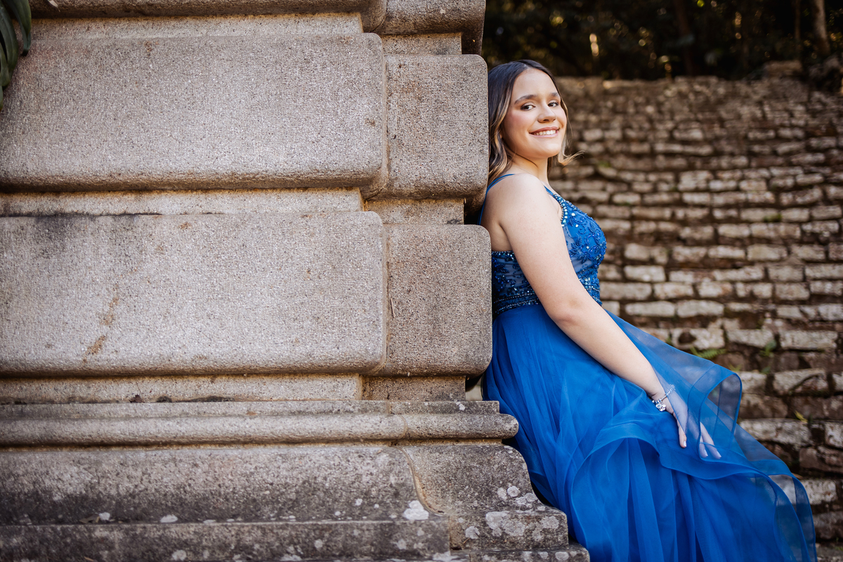ensaio fotográfico, 15 anos, debutante, Jardim Botânico , museu, natureza, campo, vestido de debutante, luz natural, sol, elegância, juventude, celebração, flores, fotos externas, ensaio ao ar livre, beleza natural, sorriso, espontaneidade, emoção