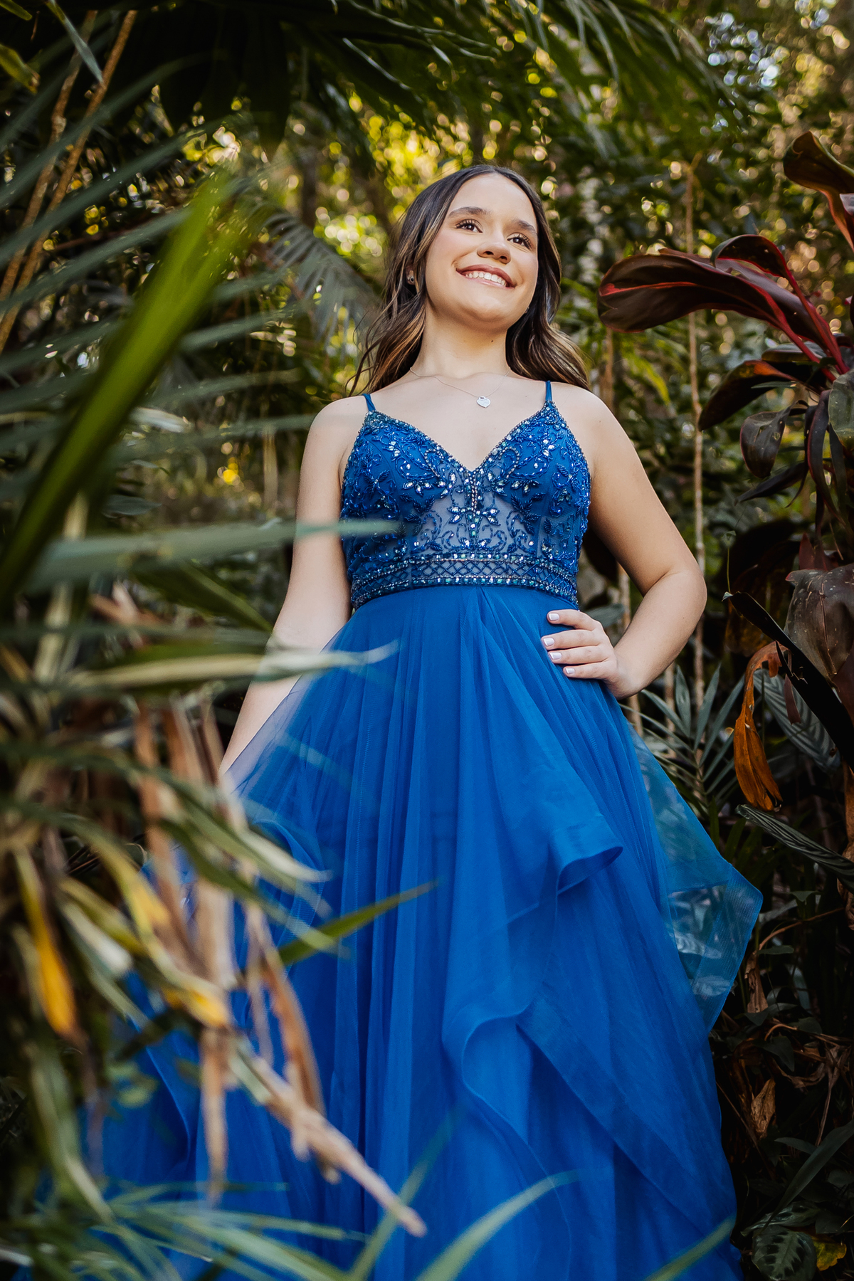 ensaio fotográfico, 15 anos, debutante, Jardim Botânico , museu, natureza, campo, vestido de debutante, luz natural, sol, elegância, juventude, celebração, flores, fotos externas, ensaio ao ar livre, beleza natural, sorriso, espontaneidade, emoção