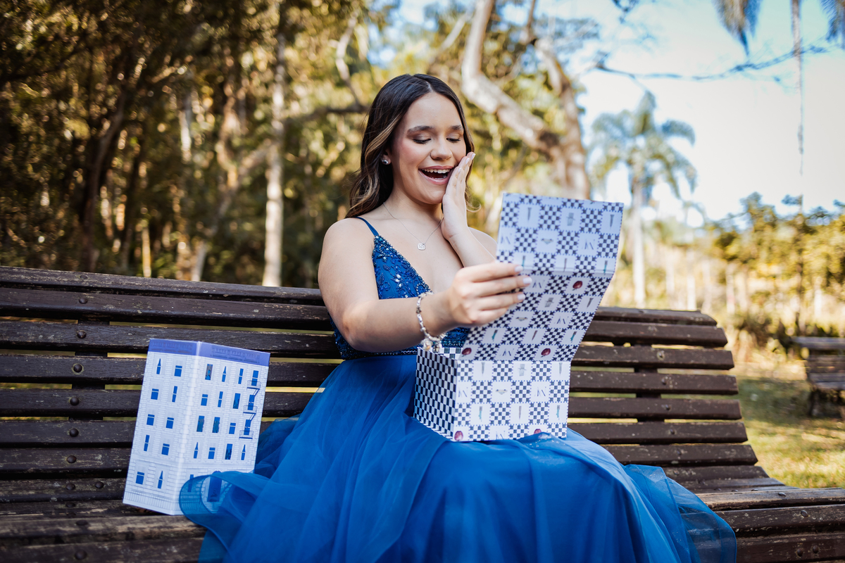 ensaio fotográfico, 15 anos, debutante, Jardim Botânico , museu, natureza, campo, vestido de debutante, luz natural, sol, elegância, juventude, celebração, flores, fotos externas, ensaio ao ar livre, beleza natural, sorriso, espontaneidade, emoção