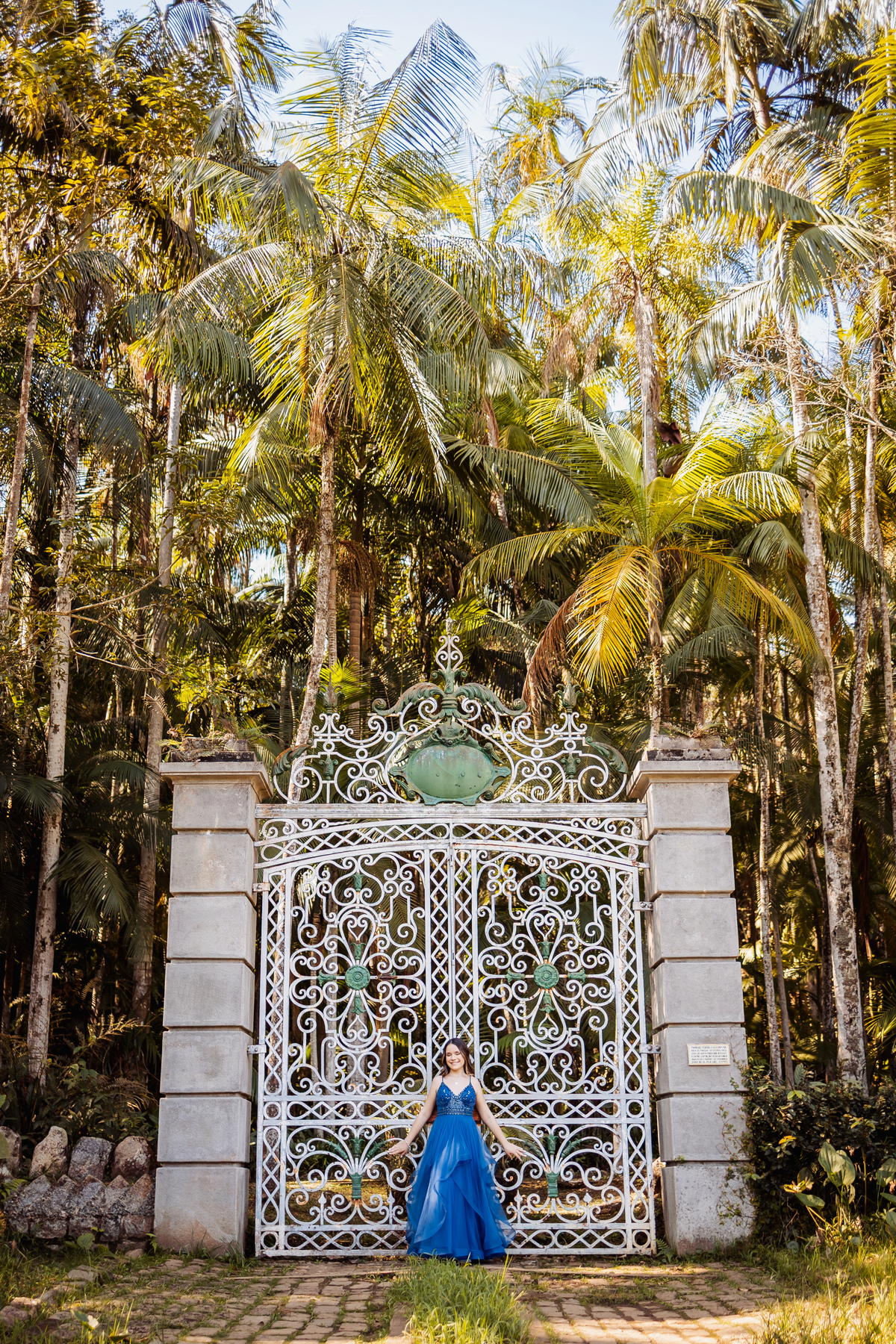 ensaio fotográfico, 15 anos, debutante, Jardim Botânico , museu, natureza, campo, vestido de debutante, luz natural, sol, elegância, juventude, celebração, flores, fotos externas, ensaio ao ar livre, beleza natural, sorriso, espontaneidade, emoção