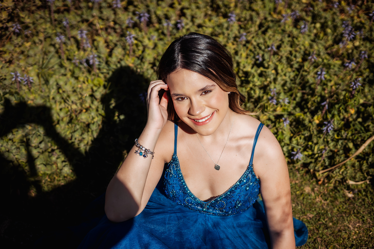 ensaio fotográfico, 15 anos, debutante, Jardim Botânico , museu, natureza, campo, vestido de debutante, luz natural, sol, elegância, juventude, celebração, flores, fotos externas, ensaio ao ar livre, beleza natural, sorriso, espontaneidade, emoção