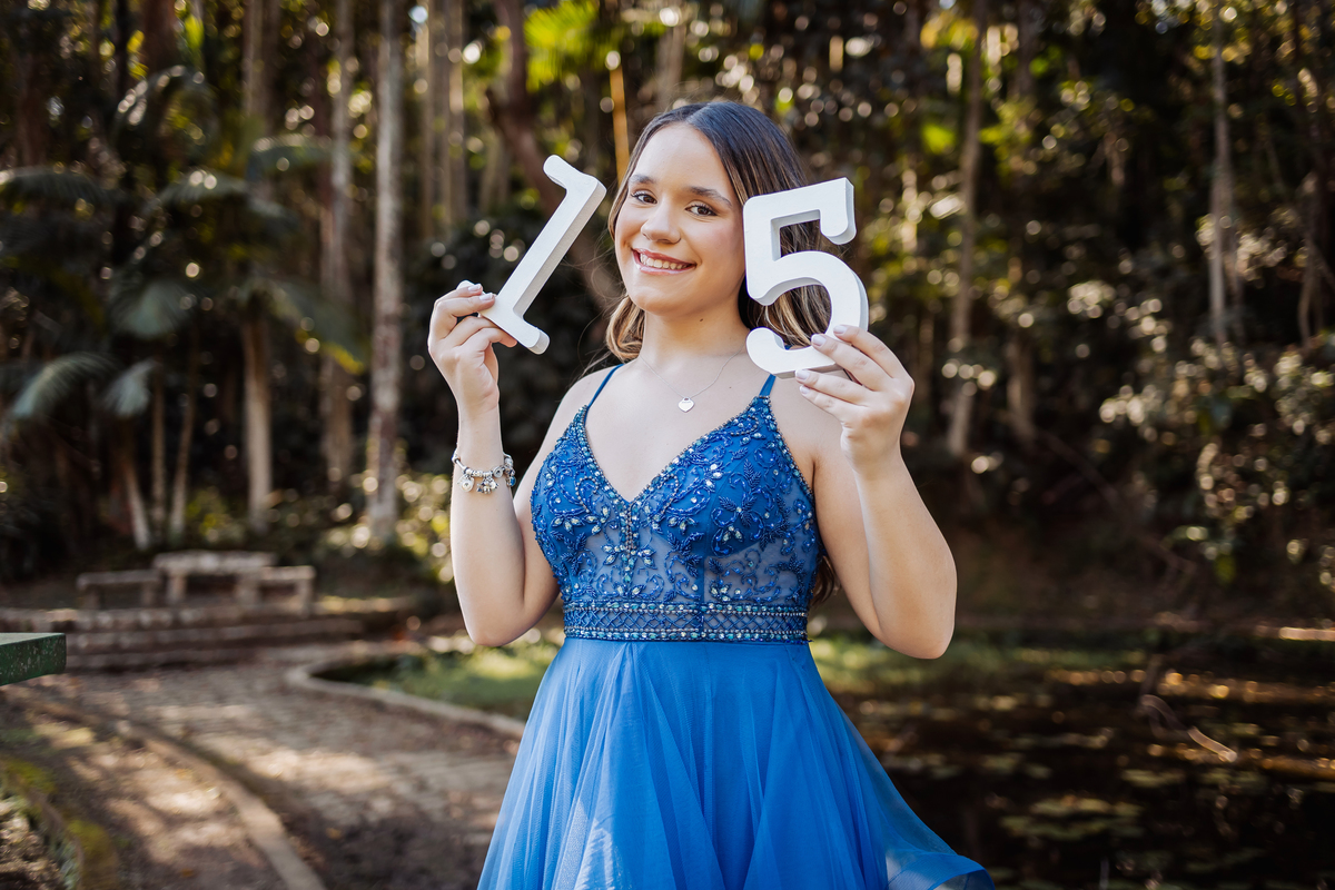 ensaio fotográfico, 15 anos, debutante, Jardim Botânico , museu, natureza, campo, vestido de debutante, luz natural, sol, elegância, juventude, celebração, flores, fotos externas, ensaio ao ar livre, beleza natural, sorriso, espontaneidade, emoção