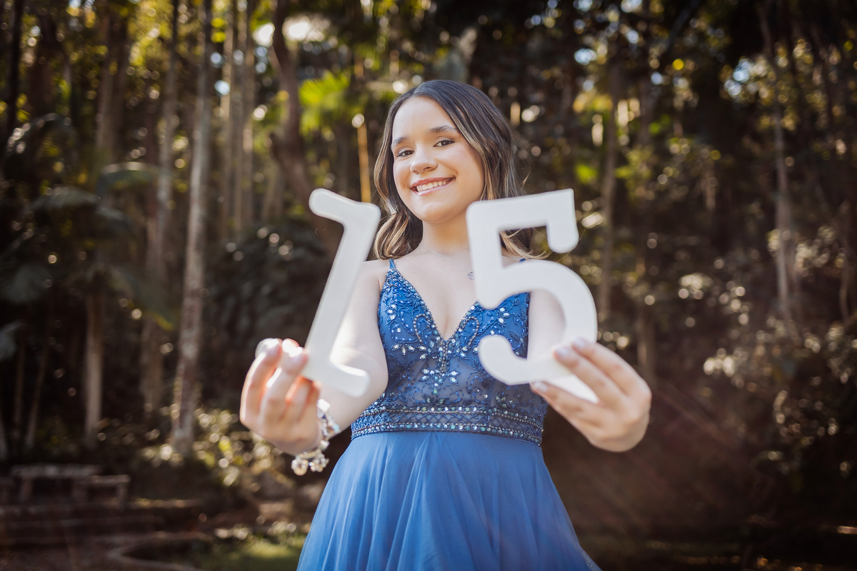 ensaio fotográfico, 15 anos, debutante, Jardim Botânico , museu, natureza, campo, vestido de debutante, luz natural, sol, elegância, juventude, celebração, flores, fotos externas, ensaio ao ar livre, beleza natural, sorriso, espontaneidade, emoção