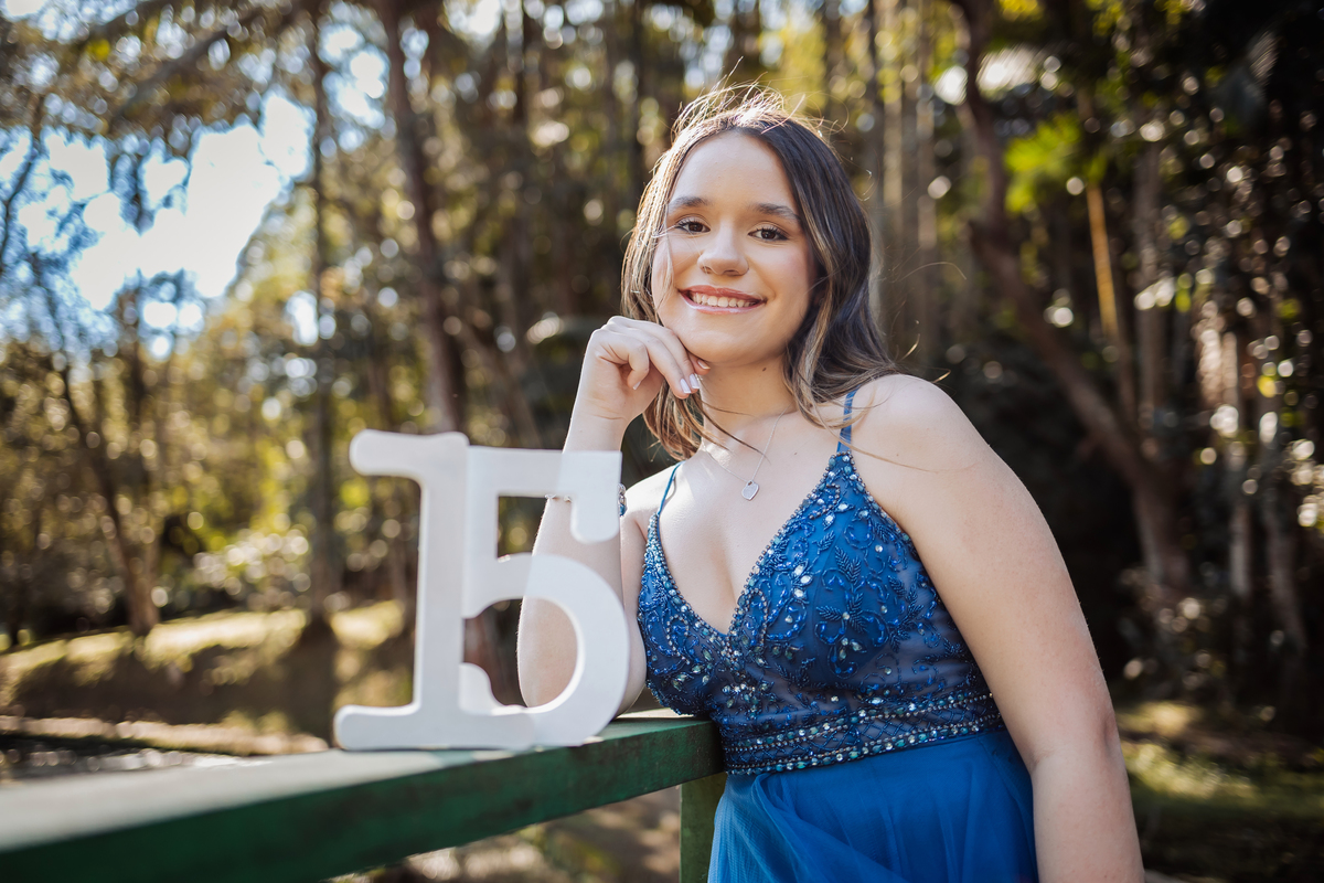 ensaio fotográfico, 15 anos, debutante, Jardim Botânico , museu, natureza, campo, vestido de debutante, luz natural, sol, elegância, juventude, celebração, flores, fotos externas, ensaio ao ar livre, beleza natural, sorriso, espontaneidade, emoção