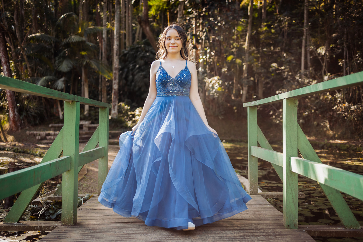 ensaio fotográfico, 15 anos, debutante, Jardim Botânico , museu, natureza, campo, vestido de debutante, luz natural, sol, elegância, juventude, celebração, flores, fotos externas, ensaio ao ar livre, beleza natural, sorriso, espontaneidade, emoção