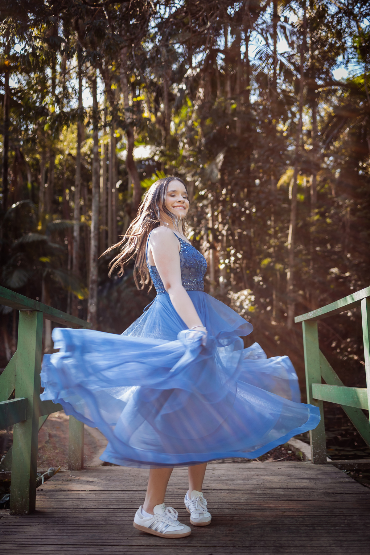 ensaio fotográfico, 15 anos, debutante, Jardim Botânico , museu, natureza, campo, vestido de debutante, luz natural, sol, elegância, juventude, celebração, flores, fotos externas, ensaio ao ar livre, beleza natural, sorriso, espontaneidade, emoção